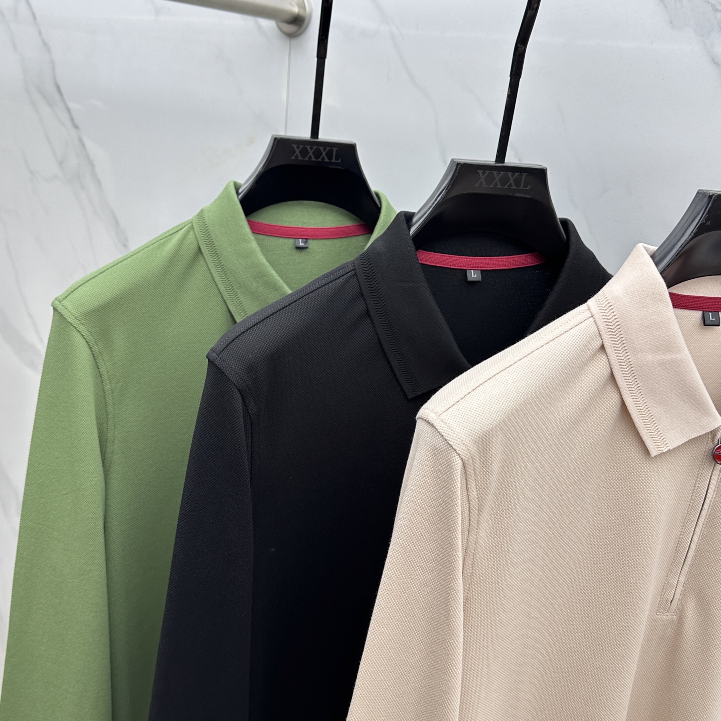 🆕Kiton 2025秋冬新款男士标识短袖Polo衫，延续经典商务休闲翻领POLO恤.该款Polo衫采用