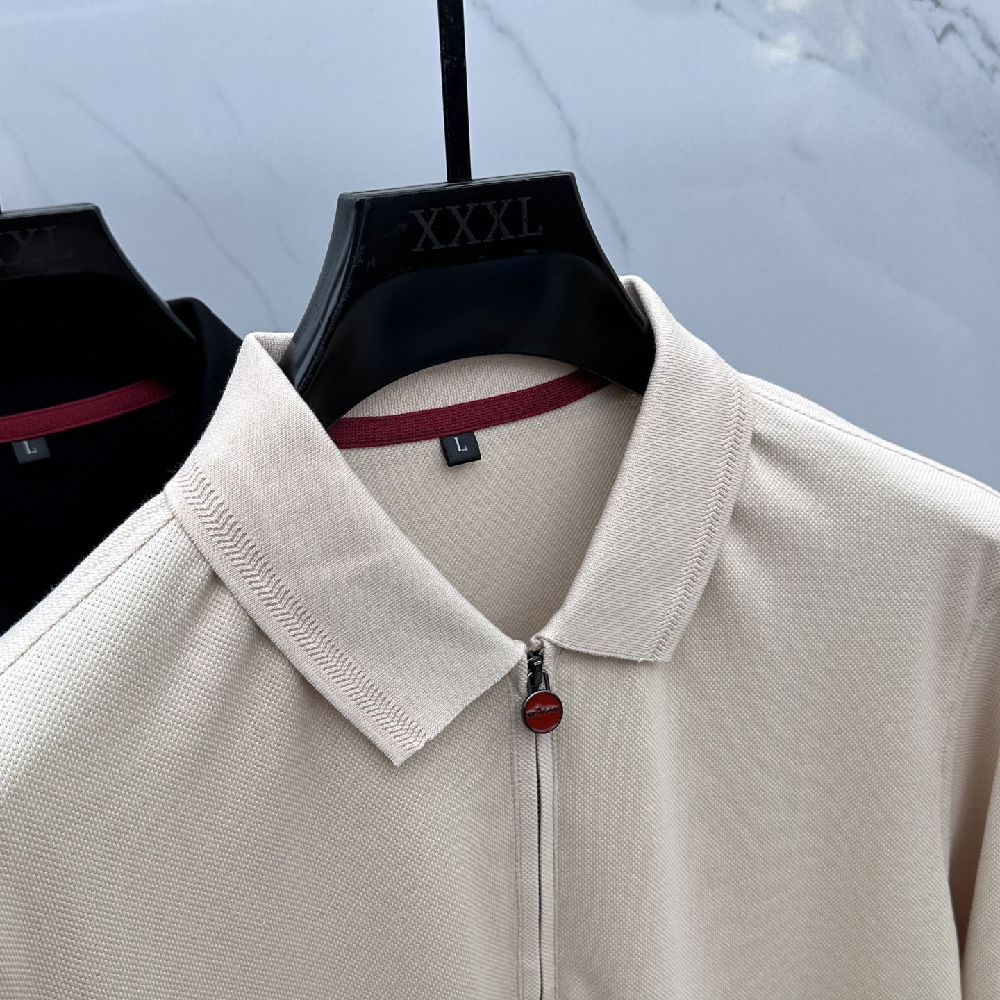 🆕Kiton 2025秋冬新款男士标识短袖Polo衫，延续经典商务休闲翻领POLO恤.该款Polo衫采用
