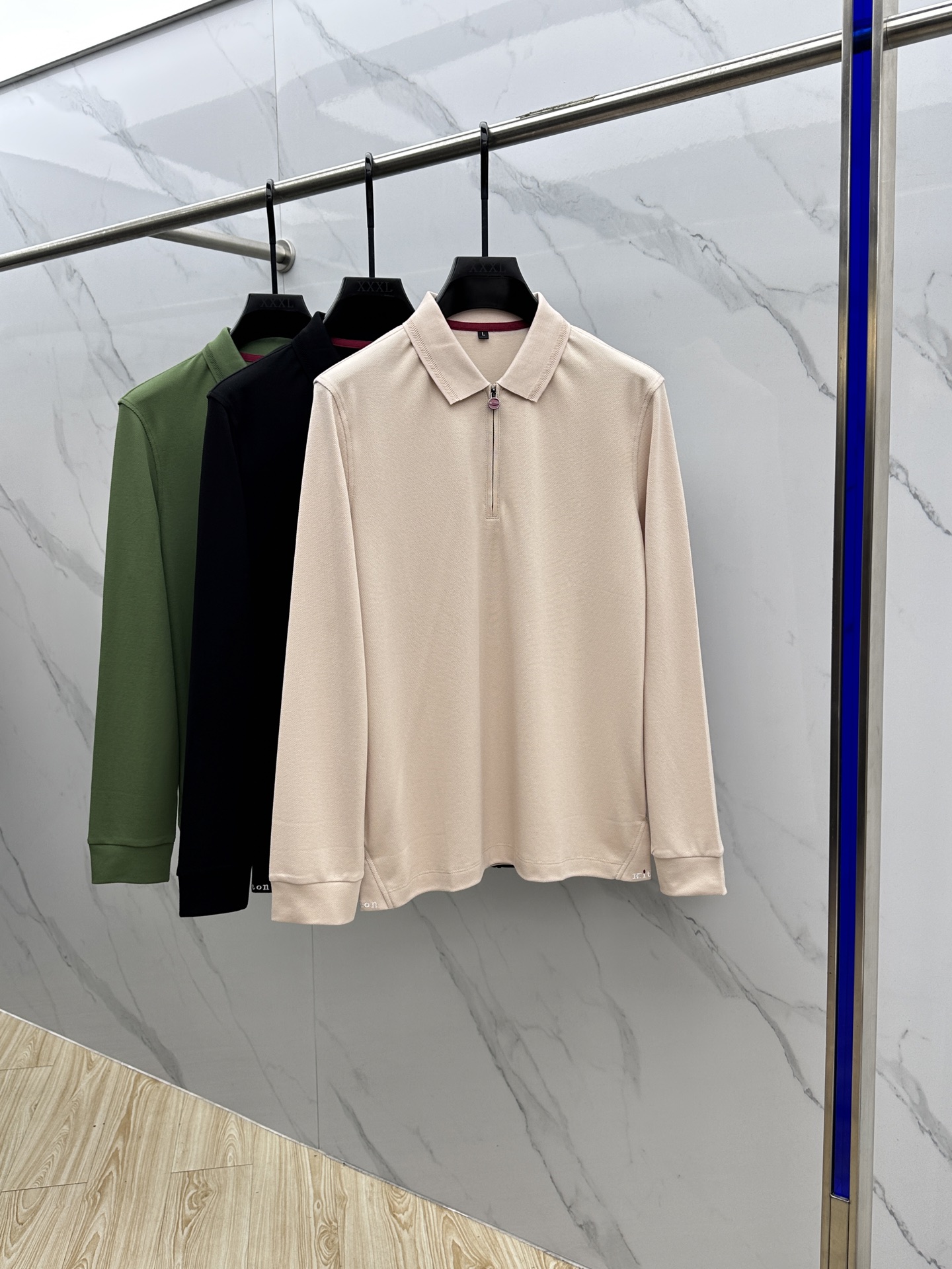 🆕Kiton 2025秋冬新款男士标识短袖Polo衫，延续经典商务休闲翻领POLO恤.该款Polo衫采用