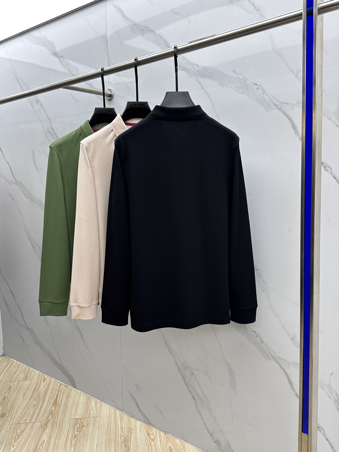 🆕Kiton 2025秋冬新款男士标识短袖Polo衫，延续经典商务休闲翻领POLO恤.该款Polo衫采用