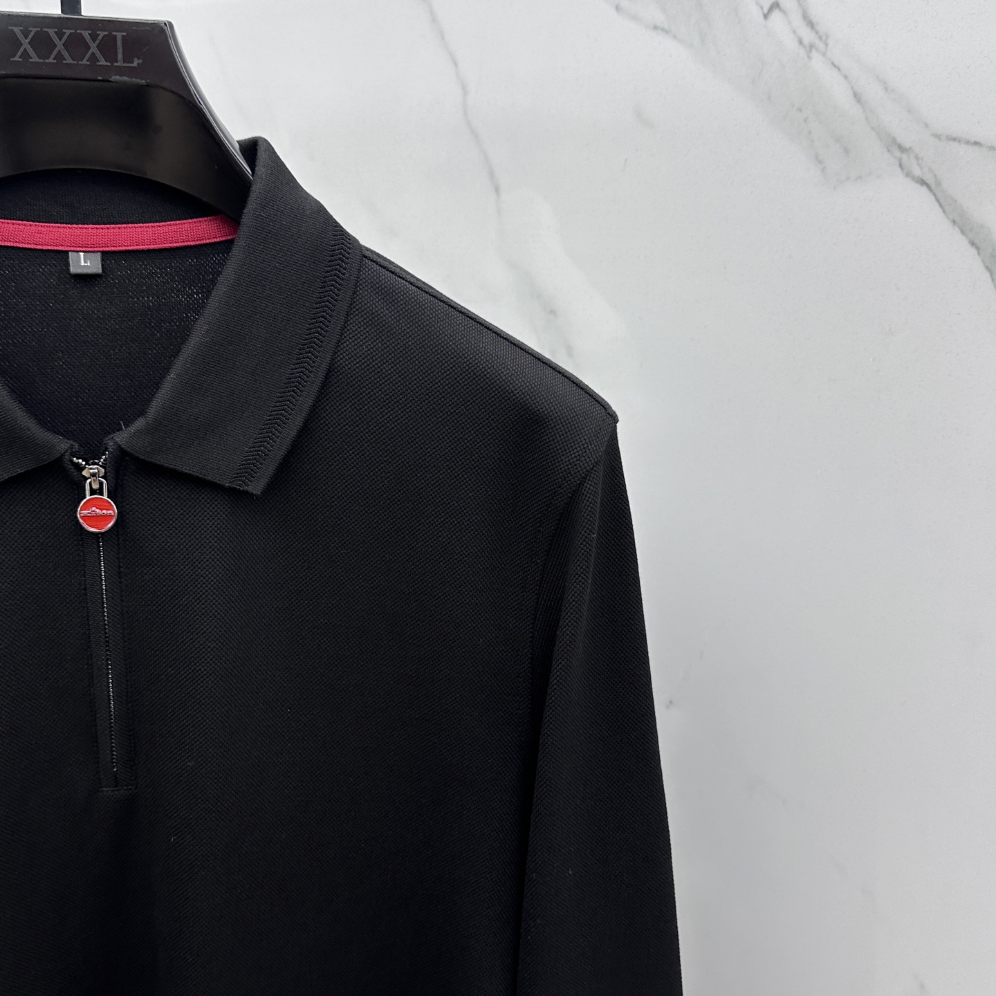 🆕Kiton 2025秋冬新款男士标识短袖Polo衫，延续经典商务休闲翻领POLO恤.该款Polo衫采用