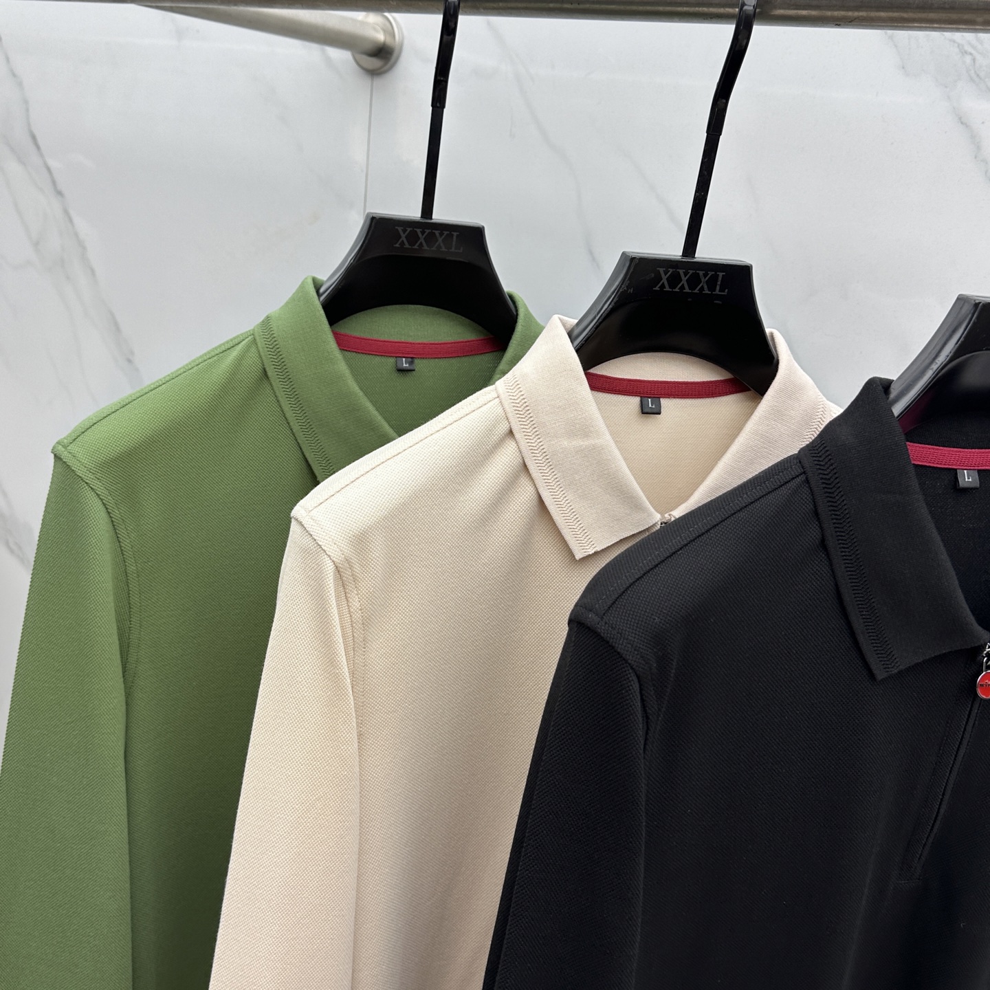 🆕Kiton 2025秋冬新款男士标识短袖Polo衫，延续经典商务休闲翻领POLO恤.该款Polo衫采用