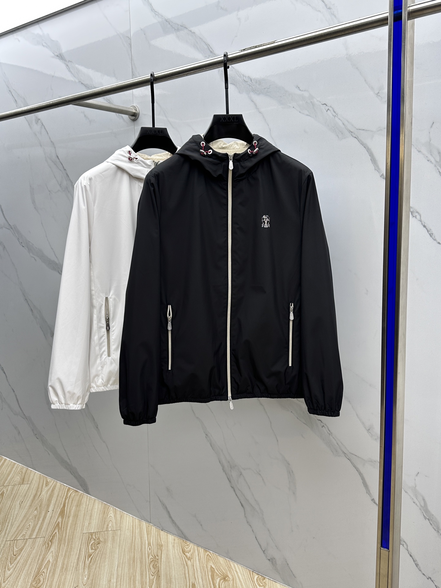 NO:522784,BC 2025ss early autumn new BC hooded jacket, the hat is not removable, autumn hot jacket, granular fleece fabric is comfortable and comfortable to look slim, lazy and casual, combined with clean and simple colors, it is particularly pleasing to look, suitable for daily wear~ I love to launch sports items embellished with vitality prints!  hs size 48-56,,jackets & coats,jackets & coats,hats,alexander wang19860909BC 2025ss早秋新款 BC连帽夹克外套,帽不可拆,秋季爆款外套,颗粒绒面料穿上就是舒适自在又显瘦的存在,慵懒而随性,结合干净简单的色系就特别耐看,适合日常穿着~倾情推出缀饰活力印花的运动单品！hs 尺码48-56,,jackets & coats,jackets & coats,hats,alexander wang,Men's clothing