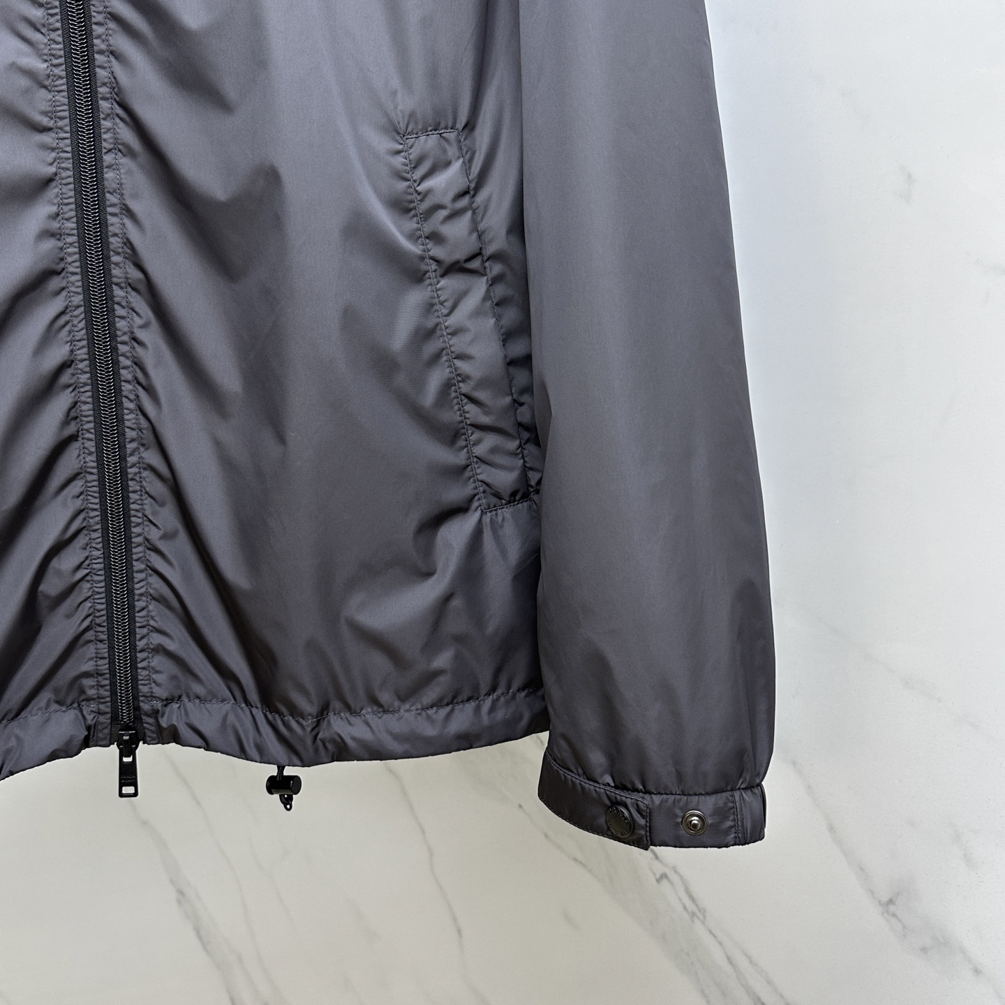 。 🆕Prad*普拉达 2025ss秋冬新款P家立领夹克。经典设计感与颜值爆棚的外套，品质更是无法挑剔品