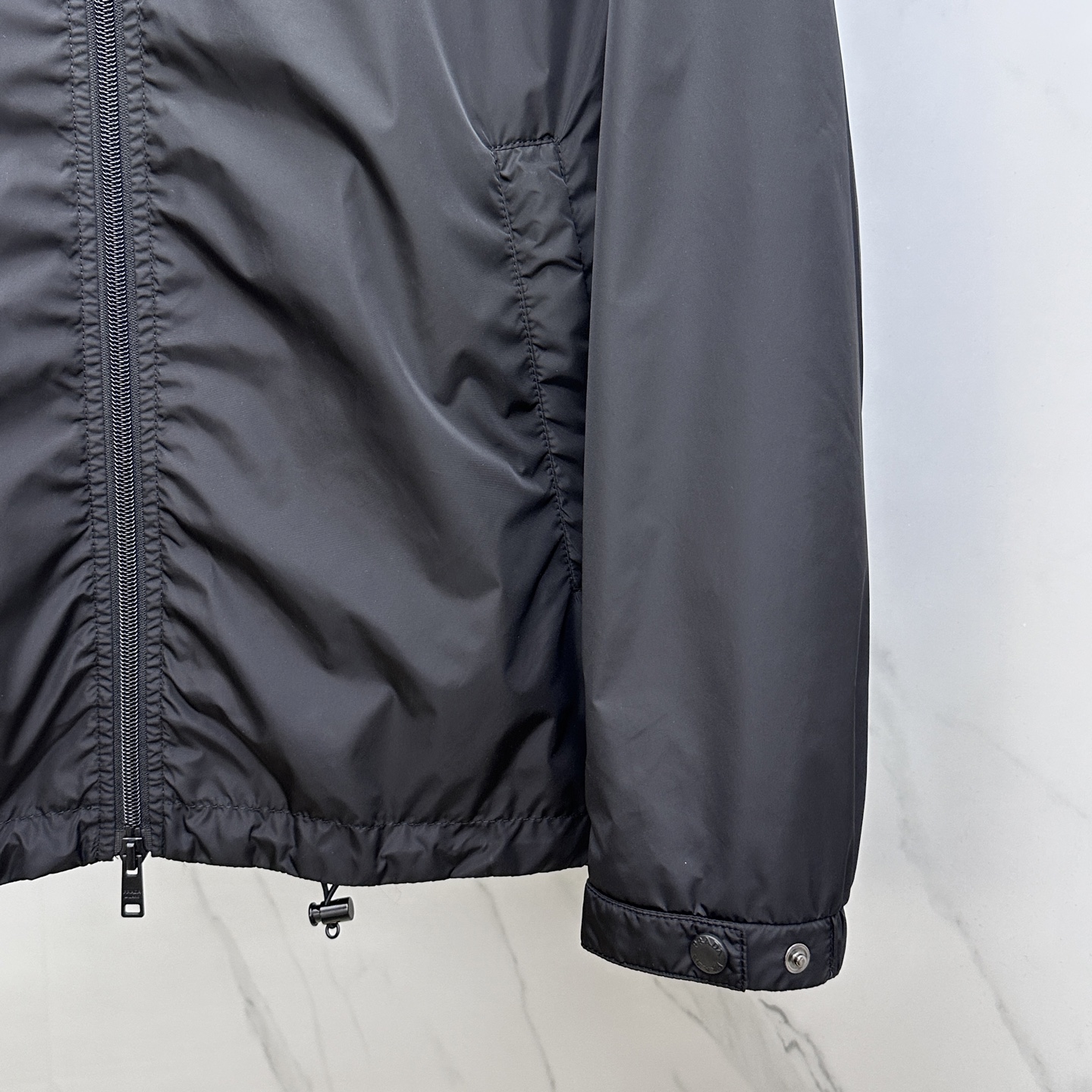 。 🆕Prad*普拉达 2025ss秋冬新款P家立领夹克。经典设计感与颜值爆棚的外套，品质更是无法挑剔品