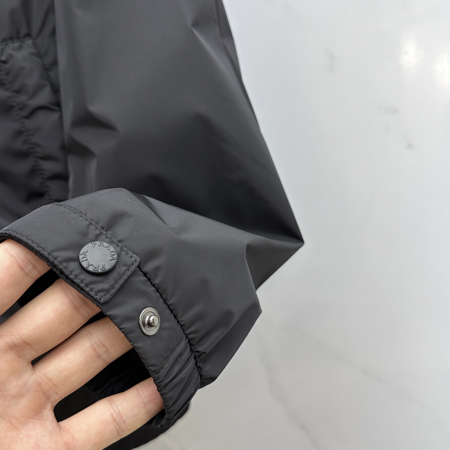 。 🆕Prad*普拉达 2025ss秋冬新款P家立领夹克。经典设计感与颜值爆棚的外套，品质更是无法挑剔品