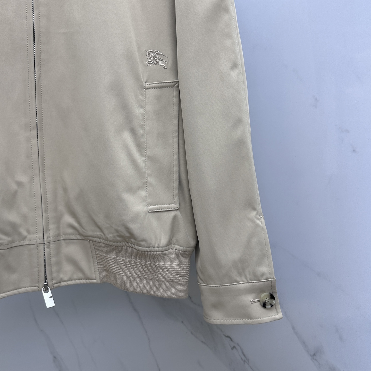 🆕Burberry*巴宝莉 2025ss早秋新款 巴宝莉翻领夹克外套，秋季爆款外套，格子内里，战马刺绣款