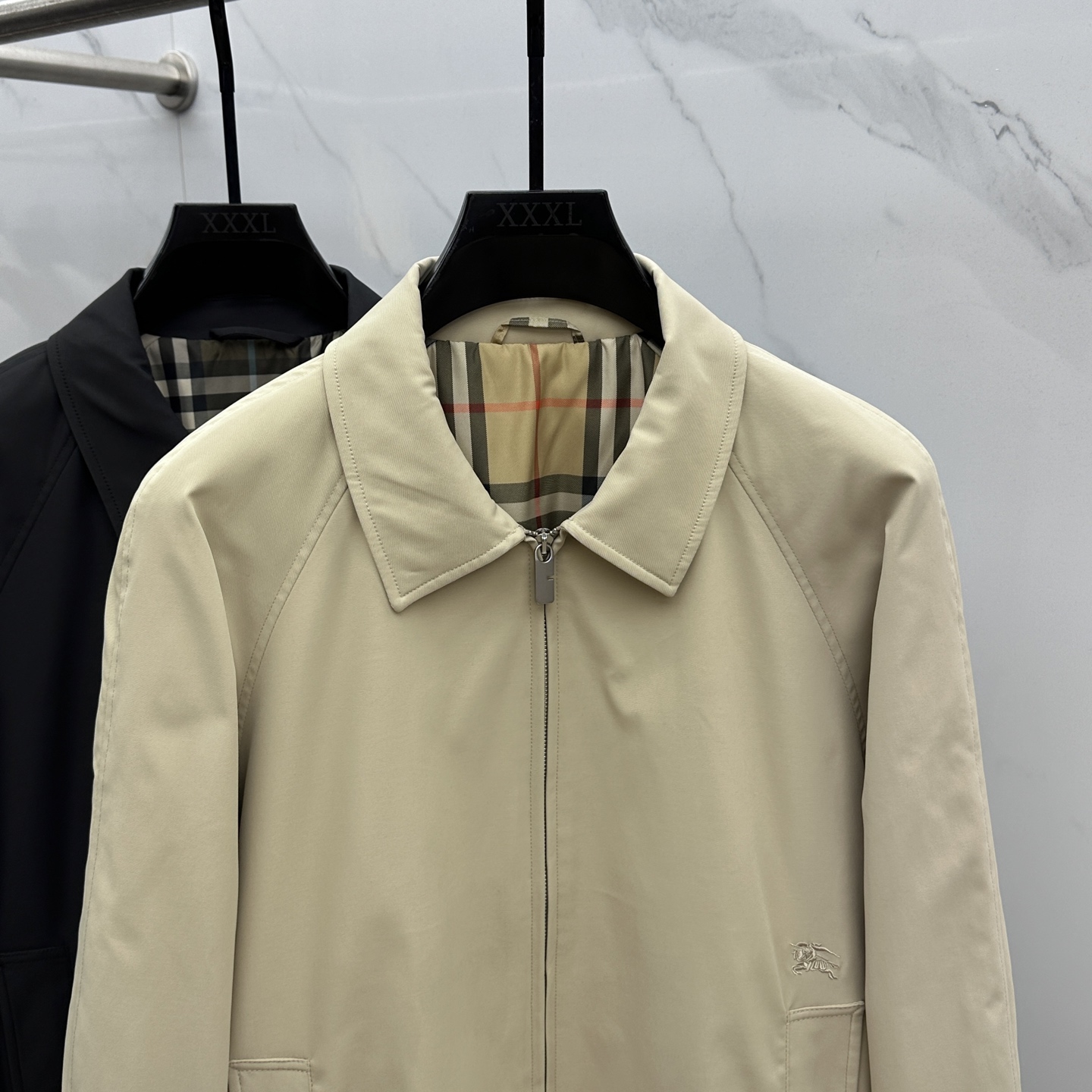 🆕Burberry*巴宝莉 2025ss早秋新款 巴宝莉翻领夹克外套，秋季爆款外套，格子内里，战马刺绣款