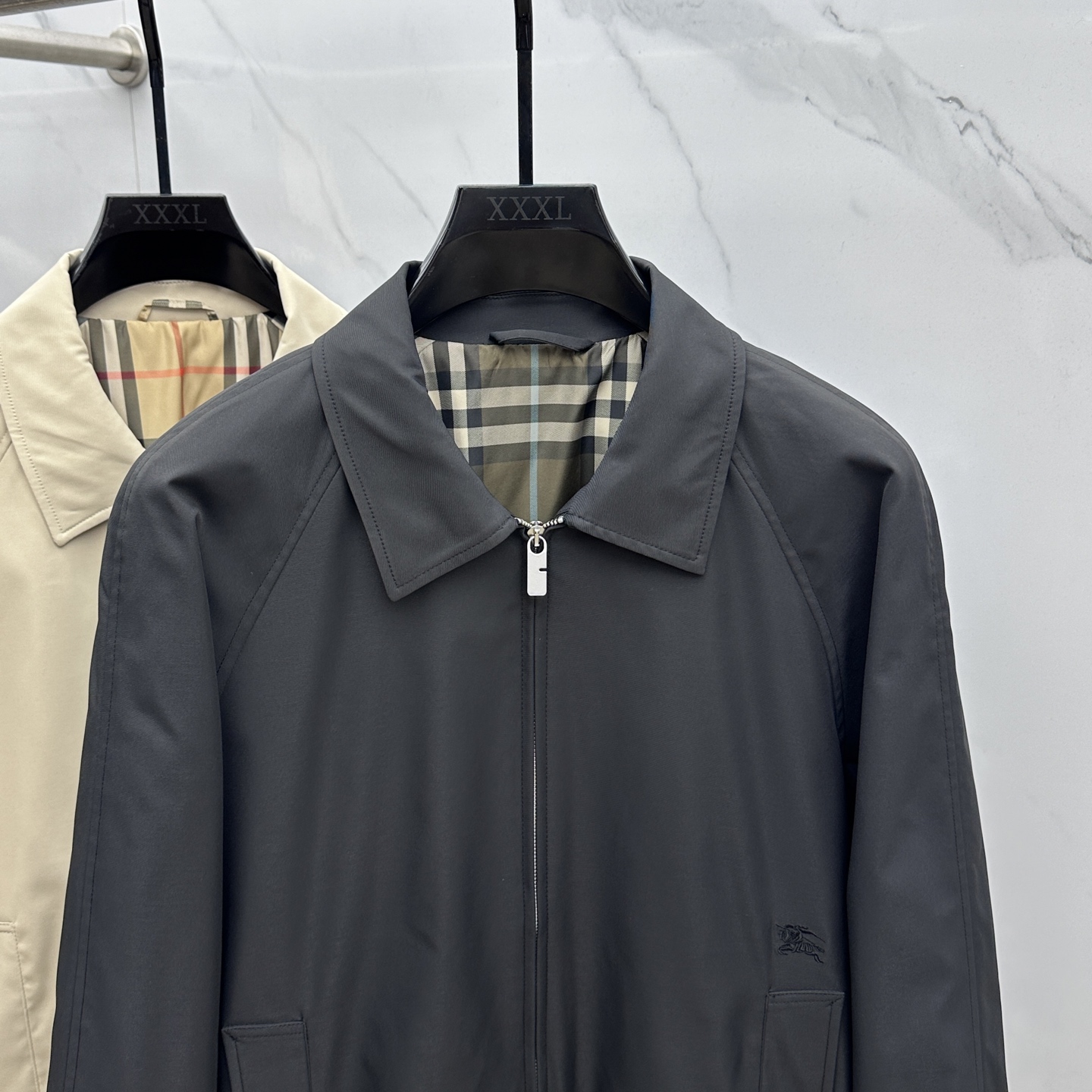 🆕Burberry*巴宝莉 2025ss早秋新款 巴宝莉翻领夹克外套，秋季爆款外套，格子内里，战马刺绣款