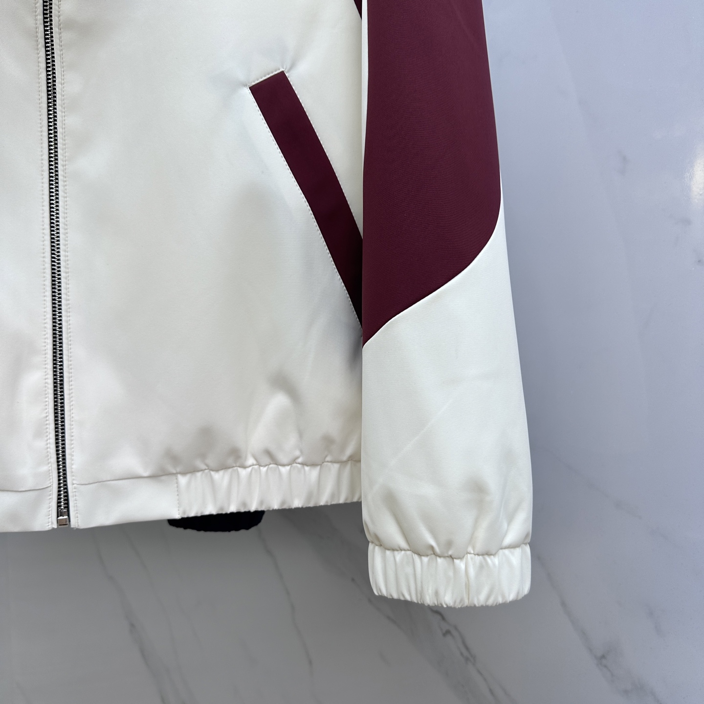 🆕Gucci*古驰 2025ss早秋新款男装 古驰立领夹克外套，logo印花，秋季爆款外套，颗粒绒面料穿