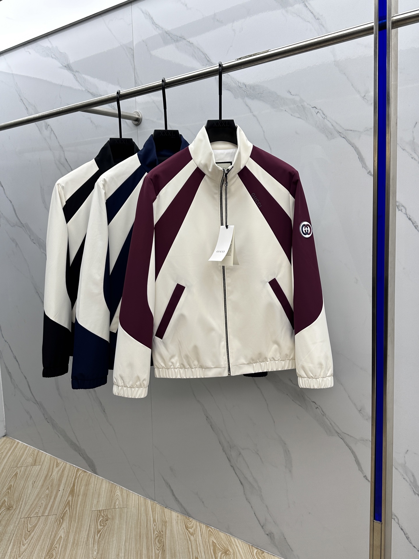 NO:522794,Gucci* Gucci 2025ss early autumn new men's clothing Gucci stand-up collar jacket, logo print, autumn popular jacket, granular fleece fabric is comfortable, comfortable and slim, lazy and casual, combined with clean and simple colors, it is particularly pleasing to look at, suitable for daily wear~ I love to launch sports items embellished with vitality prints!  hs size 48-56, gucci,gucci,jackets & coats,jackets & coats,alexander wang19860909Gucci*古驰 2025ss早秋新款男装 古驰立领夹克外套,logo印花,秋季爆款外套,颗粒绒面料穿上就是舒适自在又显瘦的存在,慵懒而随性,结合干净简单的色系就特别耐看,适合日常穿着~倾情推出缀饰活力印花的运动单品！hs 尺码48-56,,gucci,gucci,jackets & coats,jackets & coats,alexander wang,Men's clothing