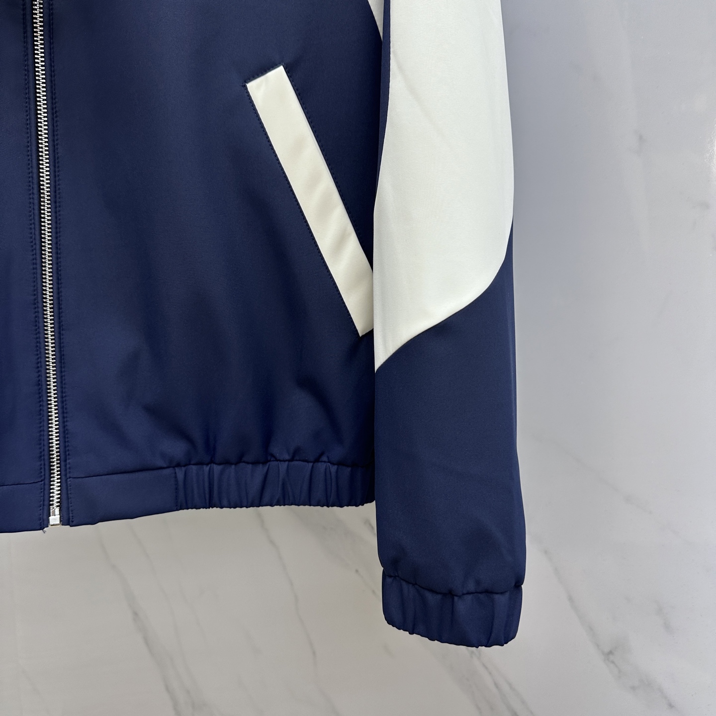 🆕Gucci*古驰 2025ss早秋新款男装 古驰立领夹克外套，logo印花，秋季爆款外套，颗粒绒面料穿