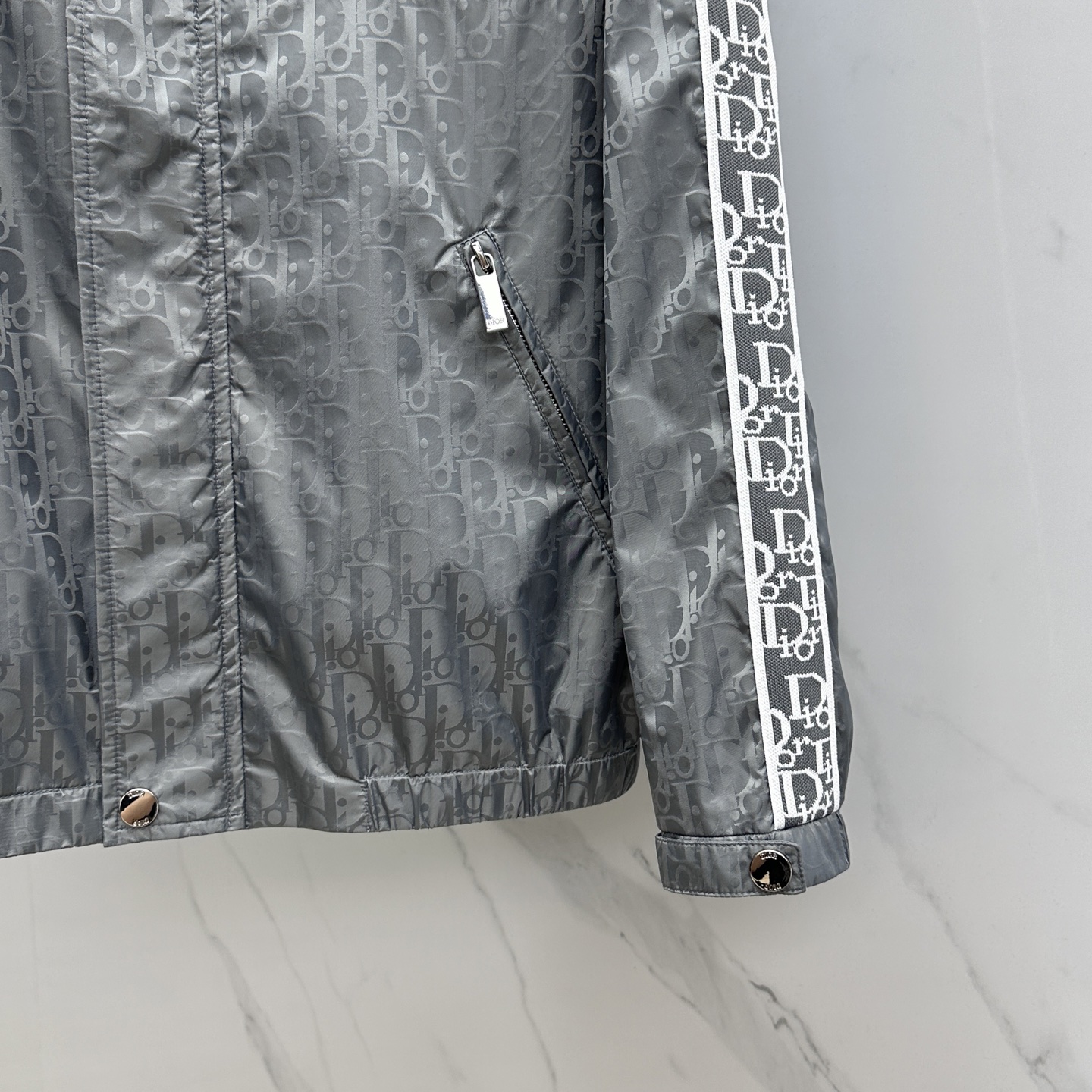 🆕Dior*迪奥 2025ss早秋新款 迪奥连帽夹克外套，字母提花面料搭配字母logo织带秋季爆款外套，