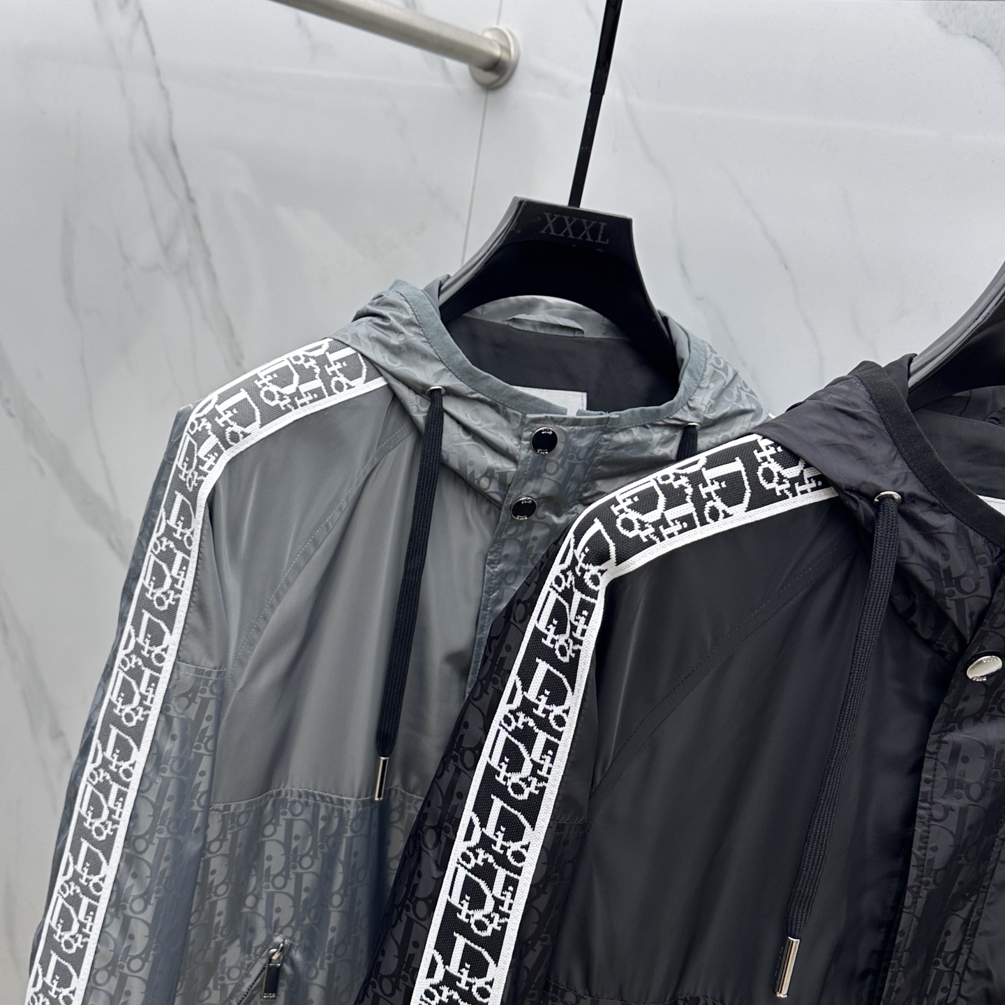 🆕Dior*迪奥 2025ss早秋新款 迪奥连帽夹克外套，字母提花面料搭配字母logo织带秋季爆款外套，