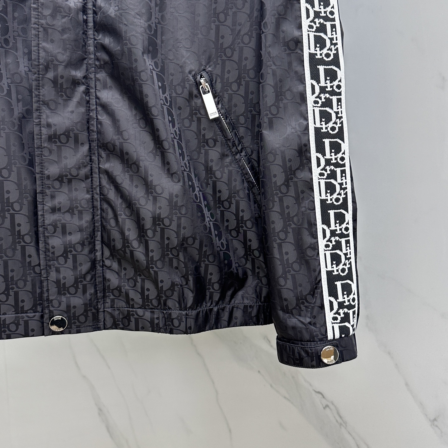 🆕Dior*迪奥 2025ss早秋新款 迪奥连帽夹克外套，字母提花面料搭配字母logo织带秋季爆款外套，