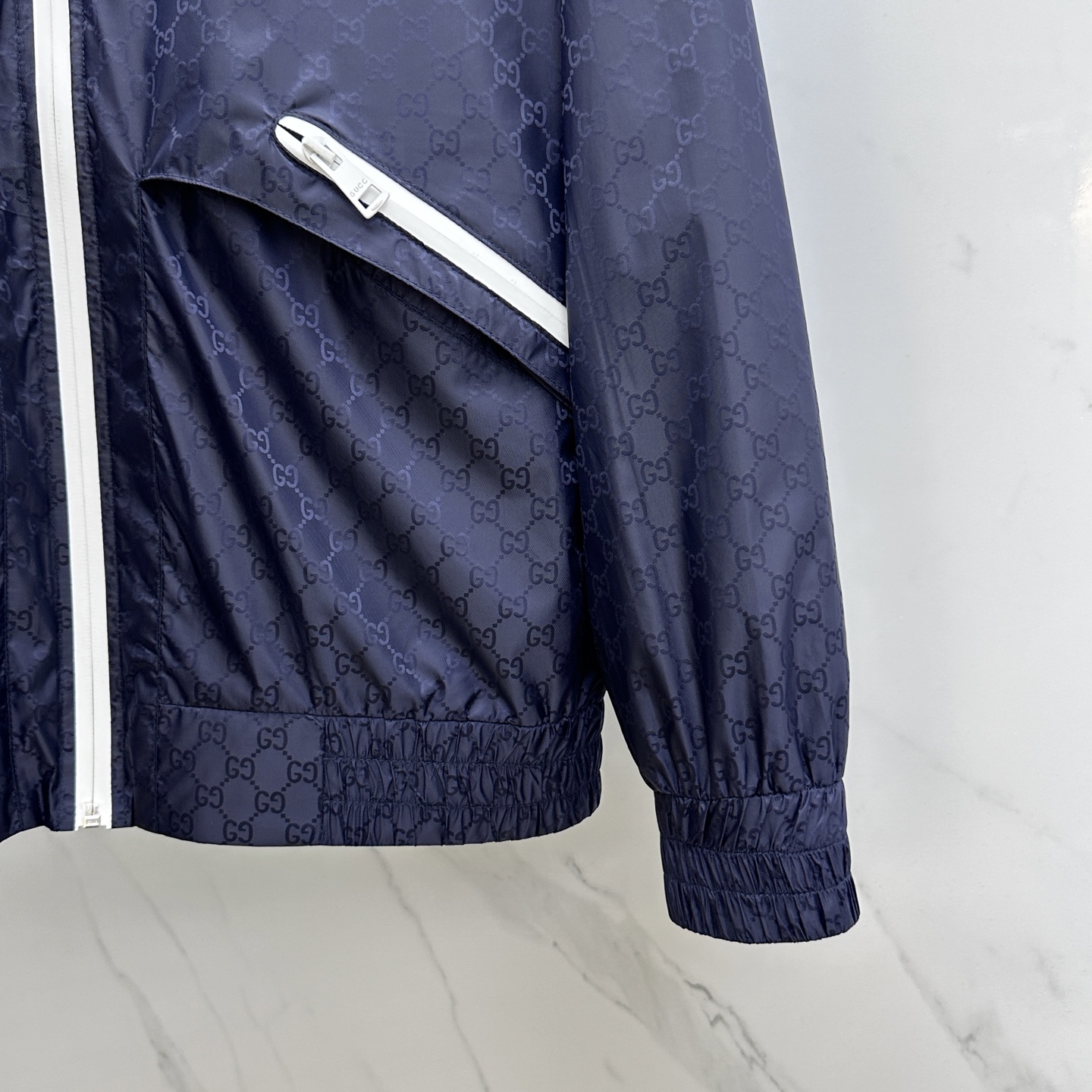 。 🆕Gucci*古驰 2025ss早秋新款古驰连帽夹克外套，双G字母提花面料，秋季爆款外套，穿上就是舒