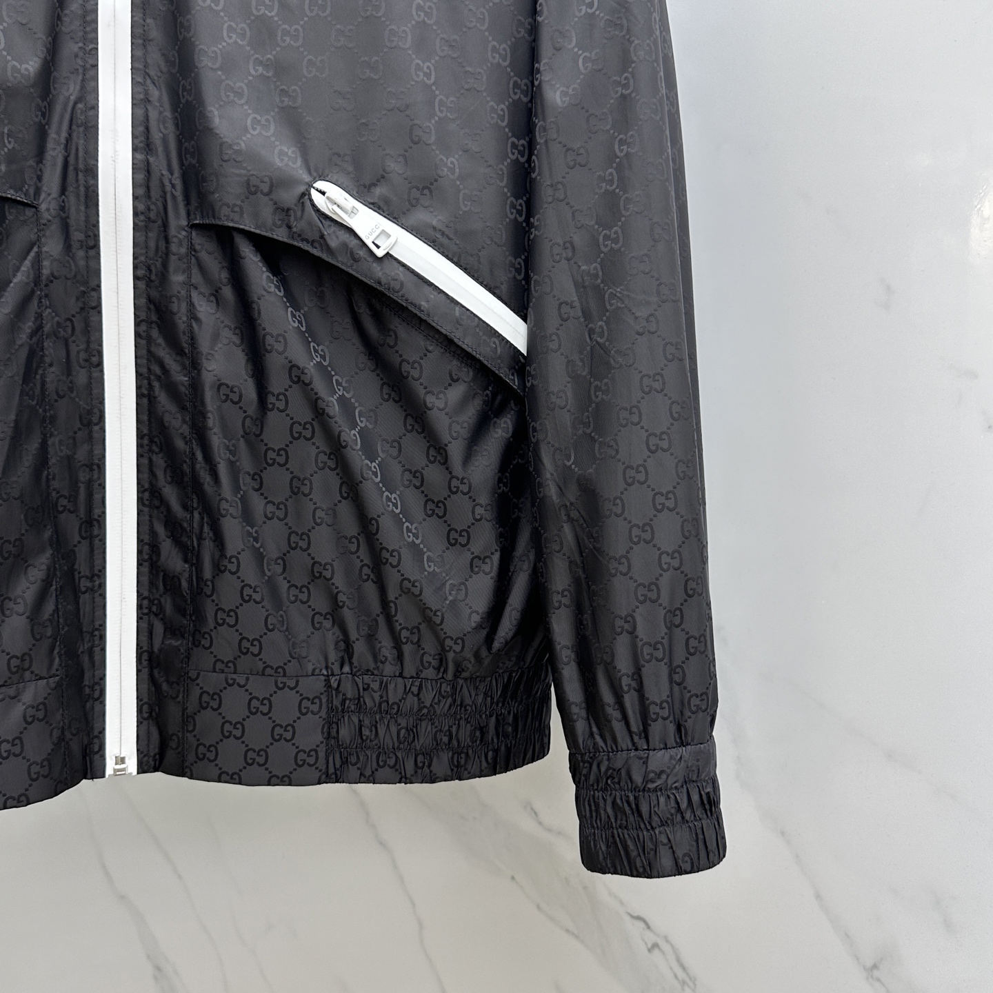 。 🆕Gucci*古驰 2025ss早秋新款古驰连帽夹克外套，双G字母提花面料，秋季爆款外套，穿上就是舒