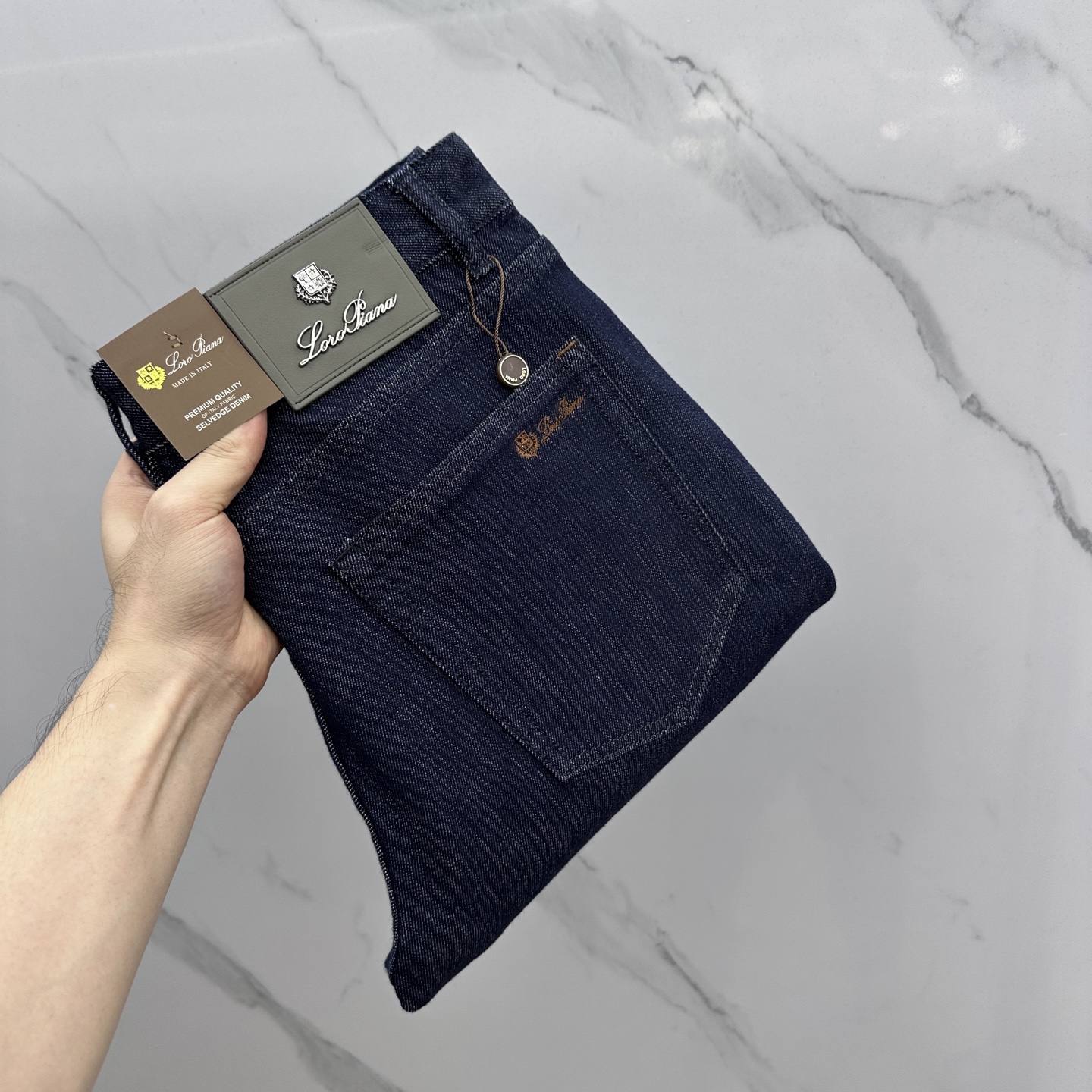 NO:514248,LP high-end customization, the latest jeans in early autumn 2025, released at the counter simultaneously, original custom reproduction, customer-supplied hardware and accessories, original quality, imported fixed-color denim fabric, heavy-industrial washing, fine workmanship and excellent upper body!  Selected single products, complete three standards, original AX single product, number 29-38 without 37, loro piana, jeans, alexander wang19860909LP 高端定制、2025早秋最新款牛仔裤 柜台同步发售 原版定制复刻 客供五金辅料 原单品质 进口固色牛仔面料 重工洗水 做工走线精细 上身绝佳！优选单品 三标齐全 AX原单出品 码数29-38无37,,loro piana,jeans,alexander wang,Men's clothing