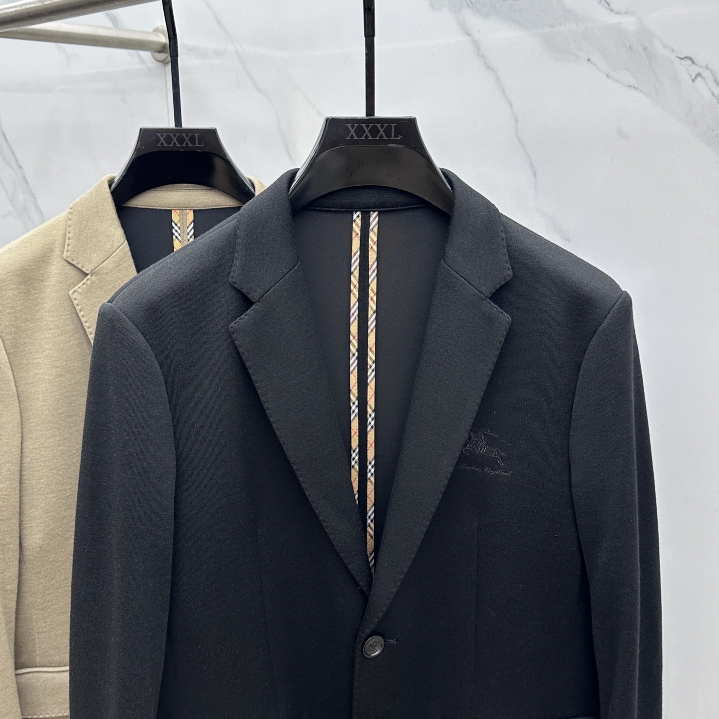 🆕Burberry*巴宝莉 2025ss早秋新款发布❤️巴宝莉西装夹克外套，秋季爆款西装外套，胸前战马l