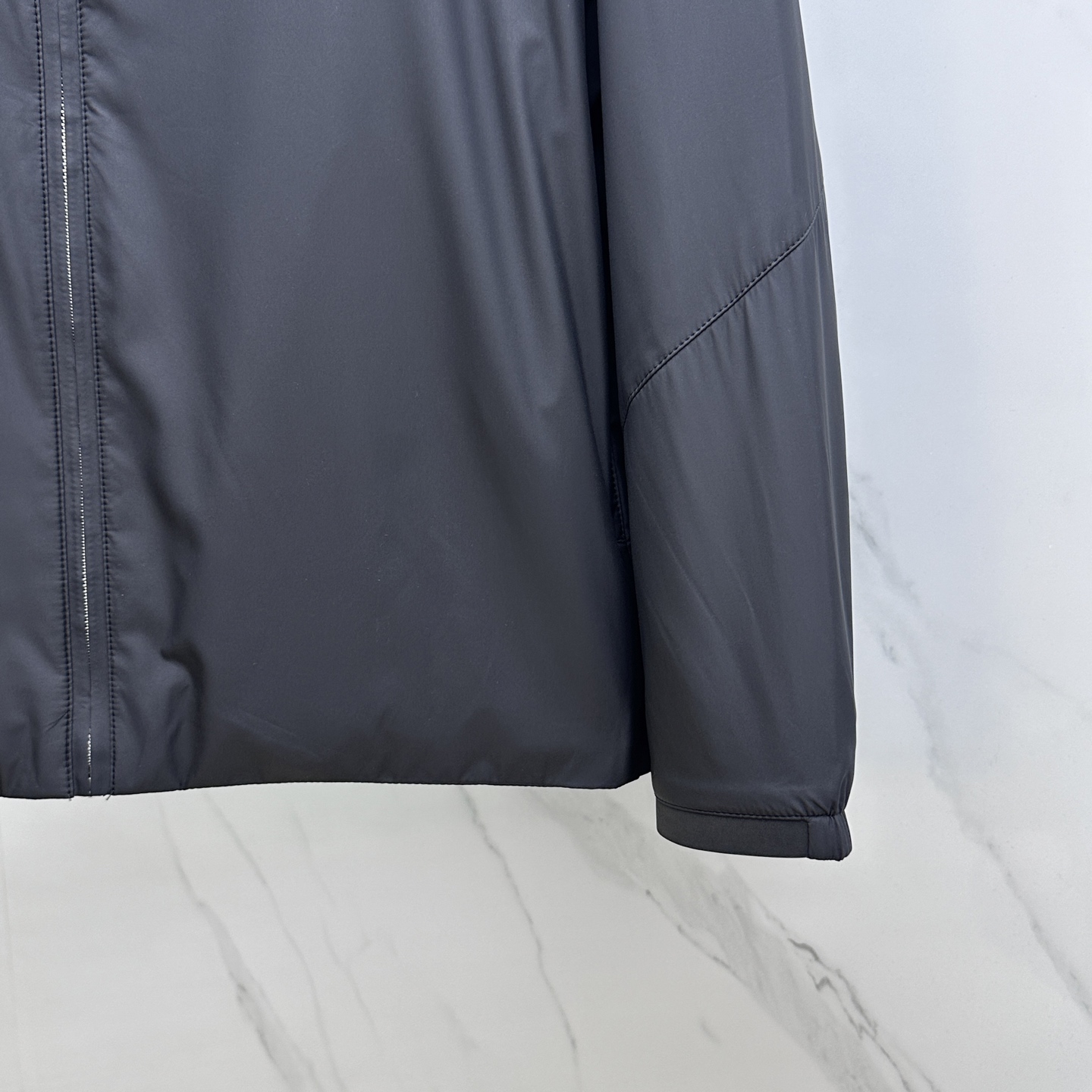 。 🆕ZEGNA*杰尼亚 2025ss秋冬最新时尚男士立领夹克。 经典设计感与颜值爆棚的外套，品质更是无