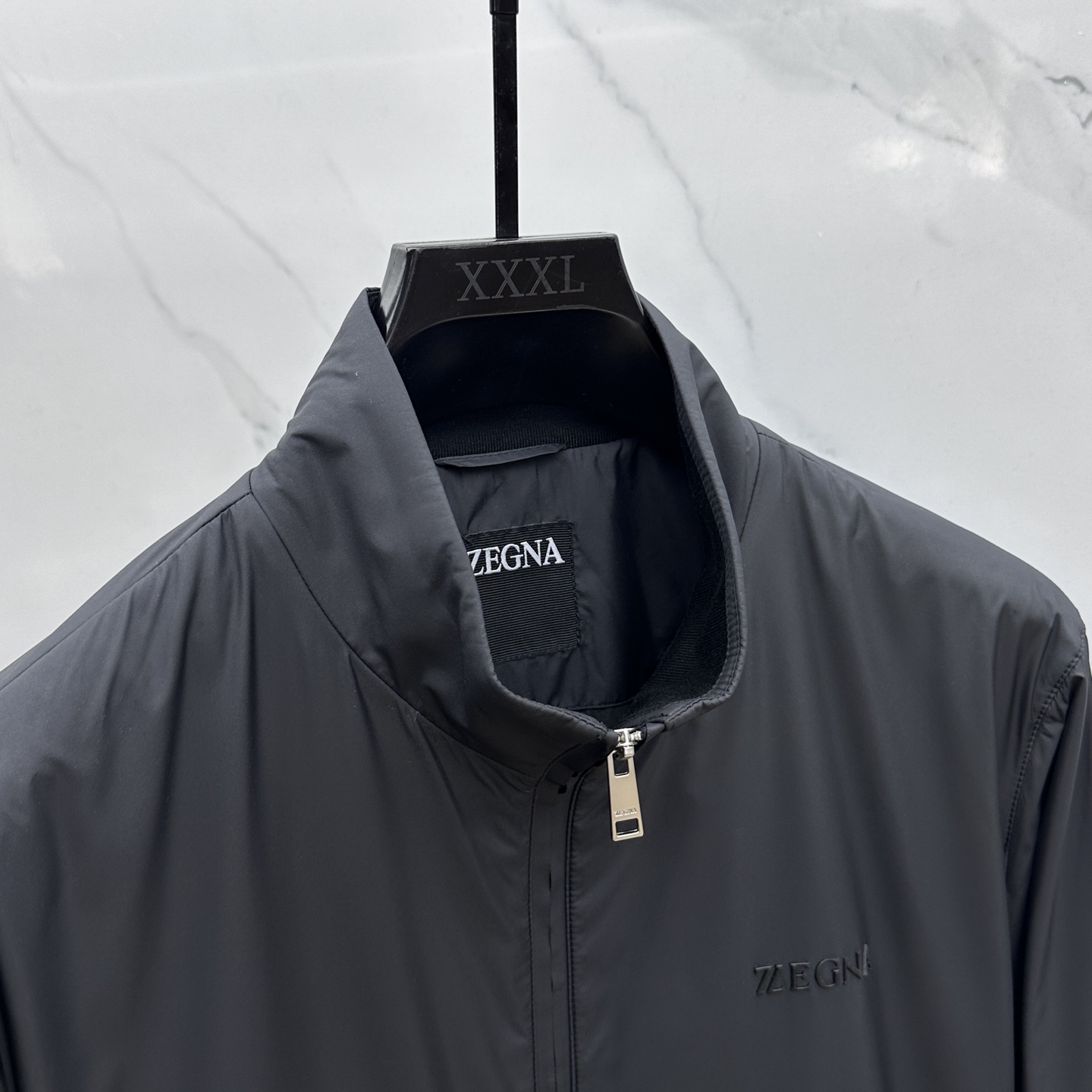 。 🆕ZEGNA*杰尼亚 2025ss秋冬最新时尚男士立领夹克。 经典设计感与颜值爆棚的外套，品质更是无