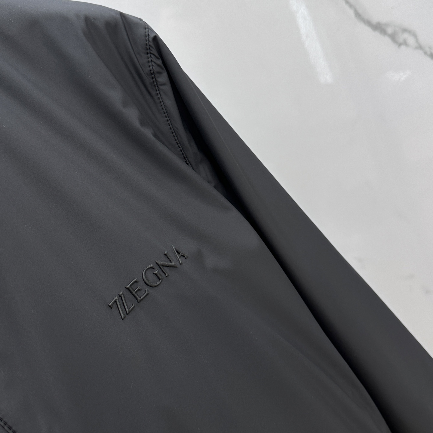 。 🆕ZEGNA*杰尼亚 2025ss秋冬最新时尚男士立领夹克。 经典设计感与颜值爆棚的外套，品质更是无