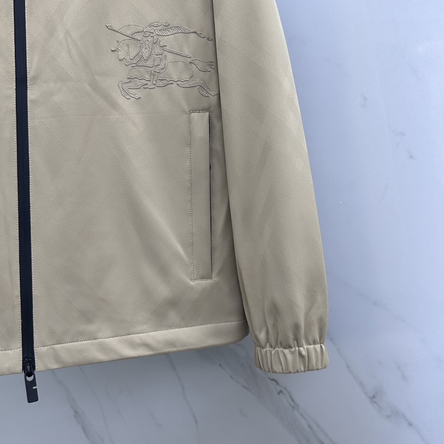 🆕Burberry*巴宝莉 2025ss早秋新款发布 巴宝莉连帽夹克外套，秋季爆款外套，格子提花战马刺绣