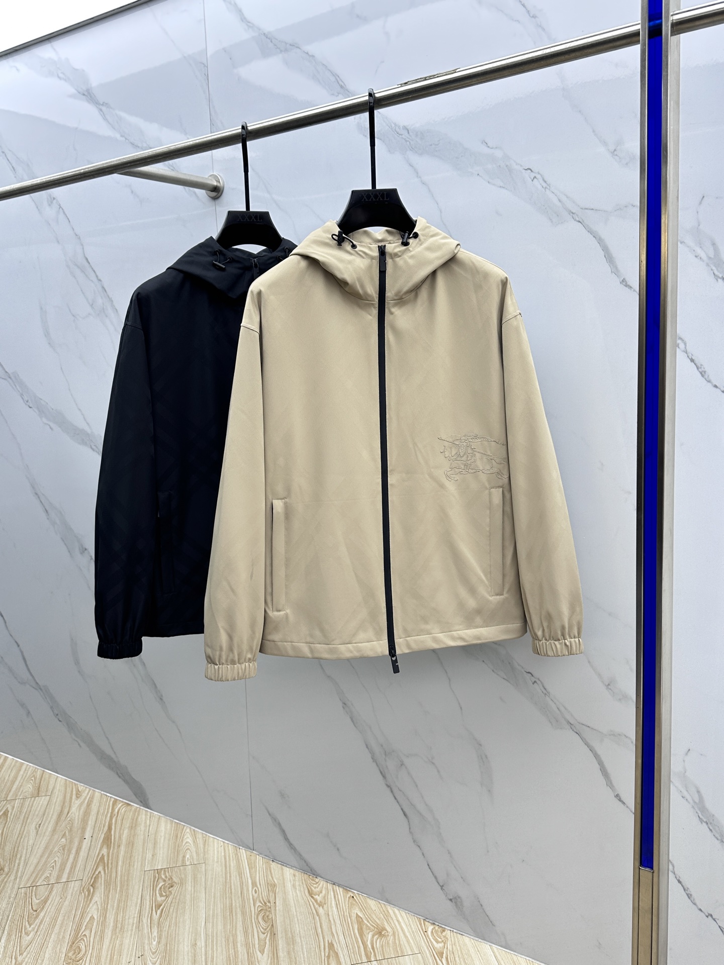 🆕Burberry*巴宝莉 2025ss早秋新款发布 巴宝莉连帽夹克外套，秋季爆款外套，格子提花战马刺绣