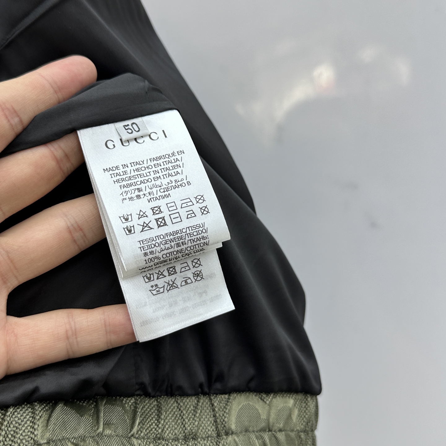 。 🆕Gucci*古驰 2025ss早秋新款发布古驰连帽夹克外套，双GG字母提花面料搭配绿红织带秋季爆款