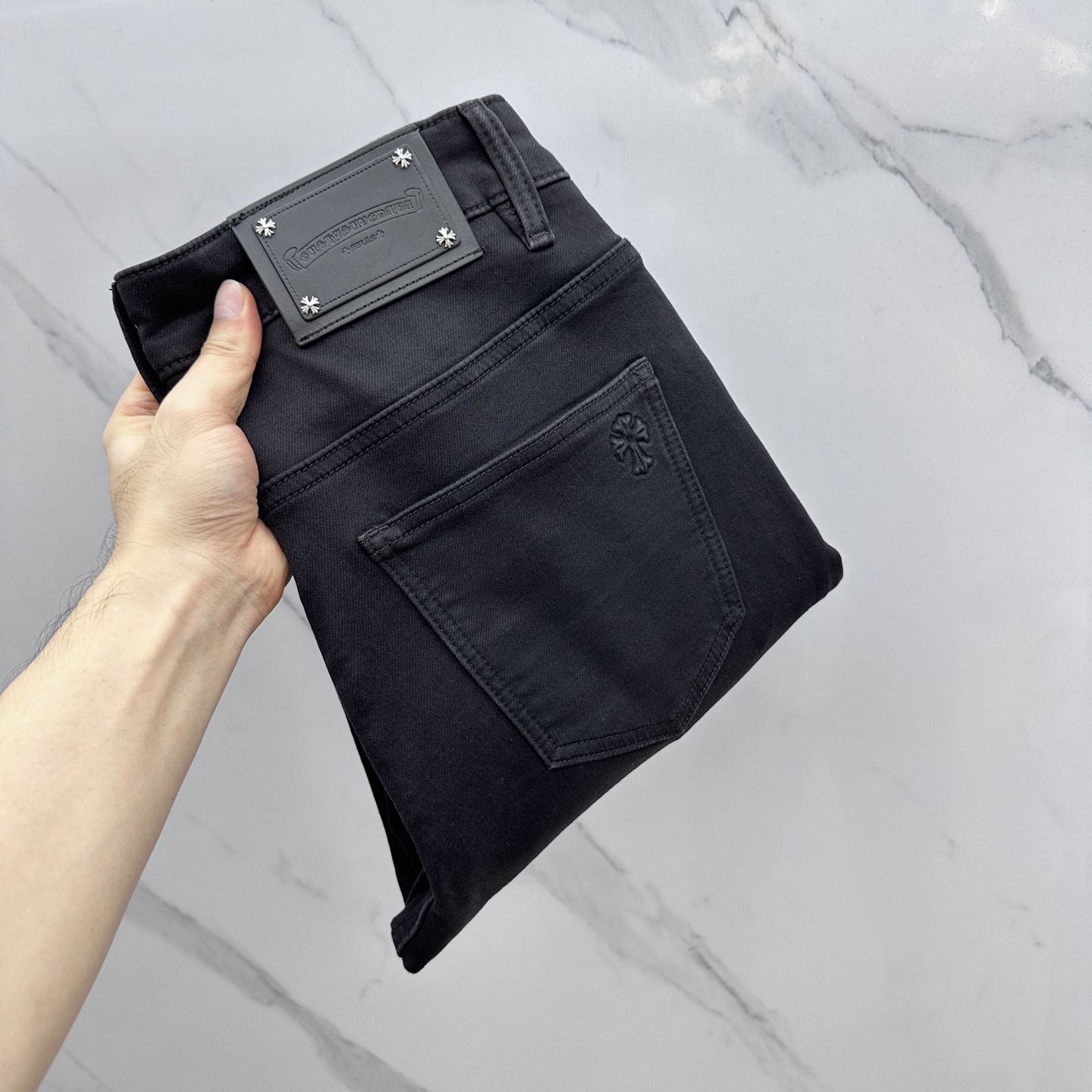 NO:521527,CH* Crowxin High-end customization, the latest jeans in early autumn 2025 are released simultaneously on the counter. Original custom reproduction. Customer-supplied hardware and accessories. Original quality. Imported fixed-color denim fabric. Heavy industry washing. Fine workmanship and excellent upper body!  Selected single products, complete three standards, original AD single product, number 29-38 without 35. 37,,chrome hearts,jeans,alexander wang19860909CH*克罗心 高端定制、2025早秋最新款牛仔裤 柜台同步发售 原版定制复刻 客供五金辅料 原单品质 进口固色牛仔面料 重工洗水 做工走线精细 上身绝佳！优选单品 三标齐全 AD原单出品 码数29-38无35. 37,,chrome hearts,jeans,alexander wang,Men's clothing