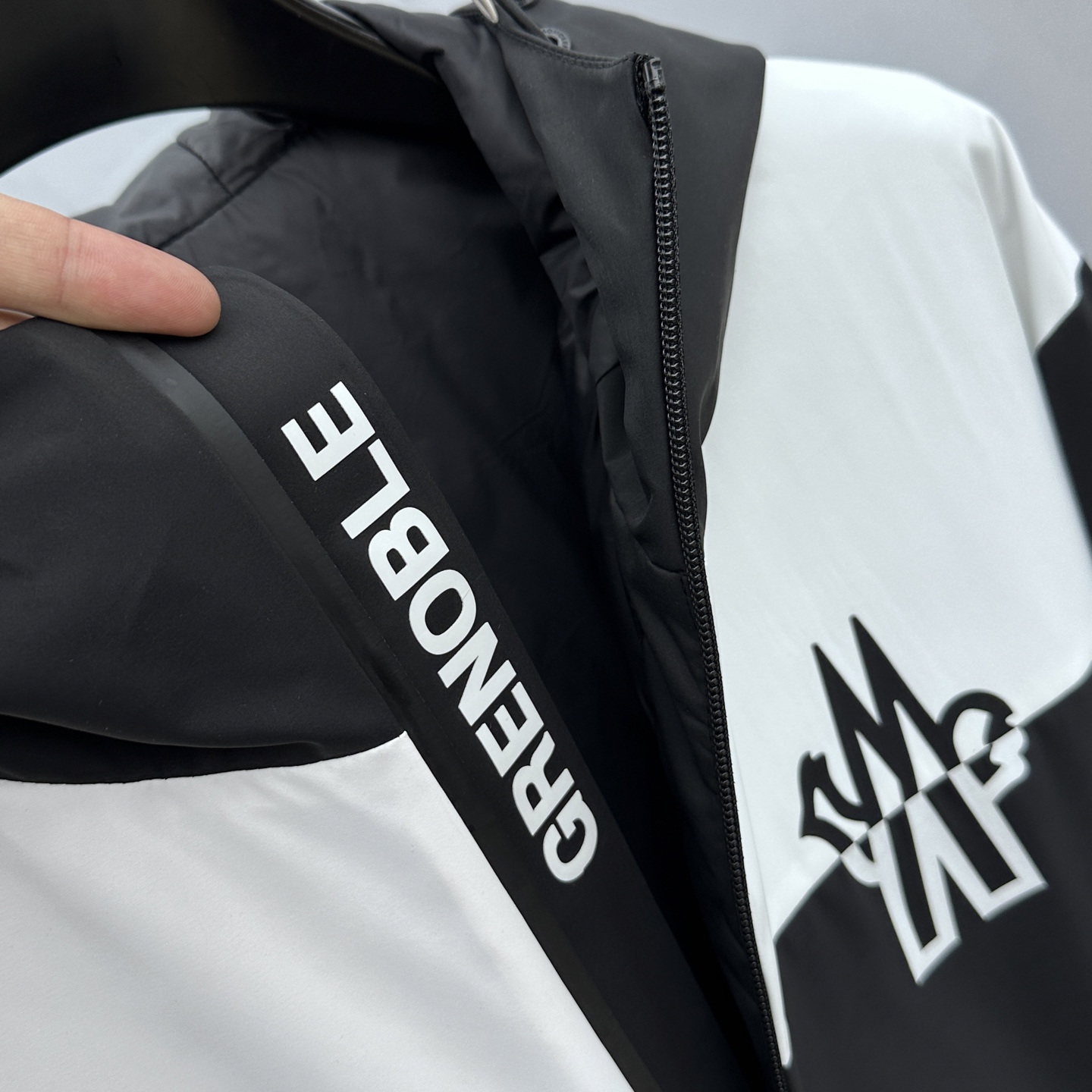 🆕Mon*蒙口 2025ss早秋新款发布男士连帽夹克外套，秋季爆款外套，Logo黑白拼色款款外套，穿上就