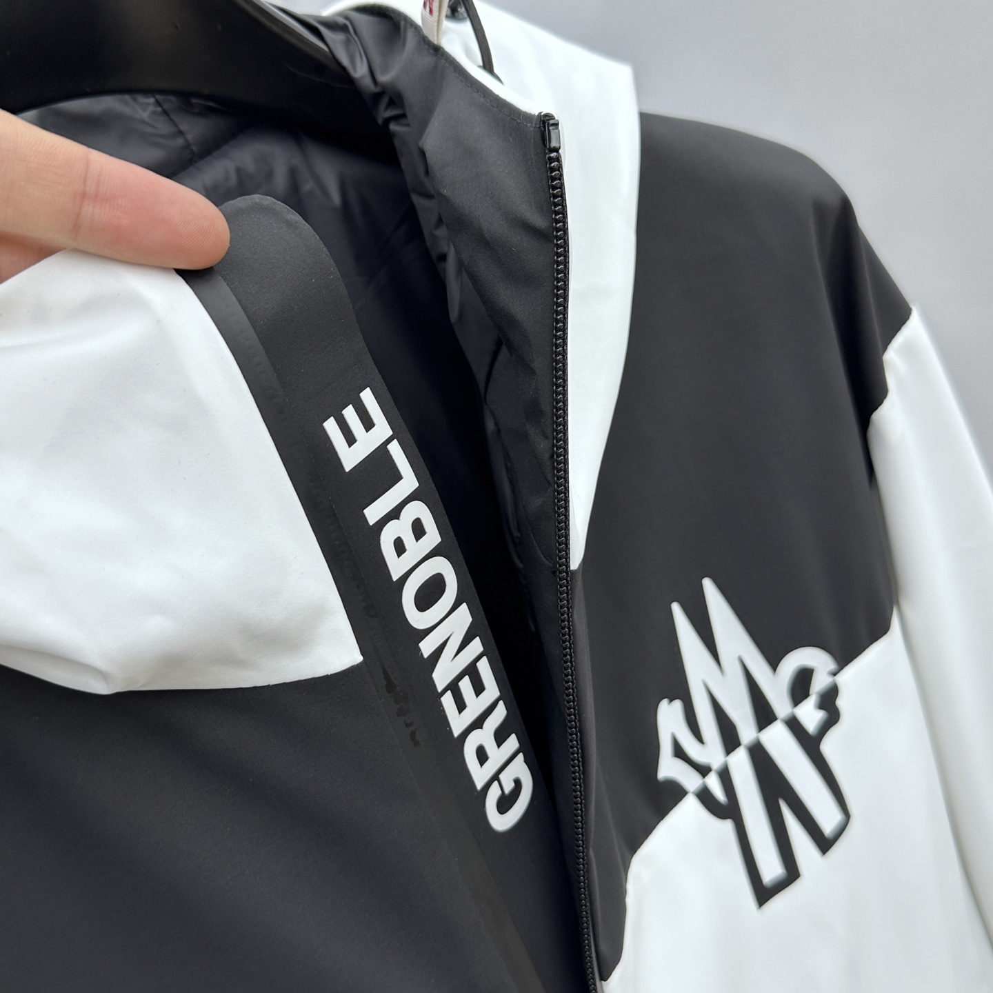 🆕Mon*蒙口 2025ss早秋新款发布男士连帽夹克外套，秋季爆款外套，Logo黑白拼色款款外套，穿上就
