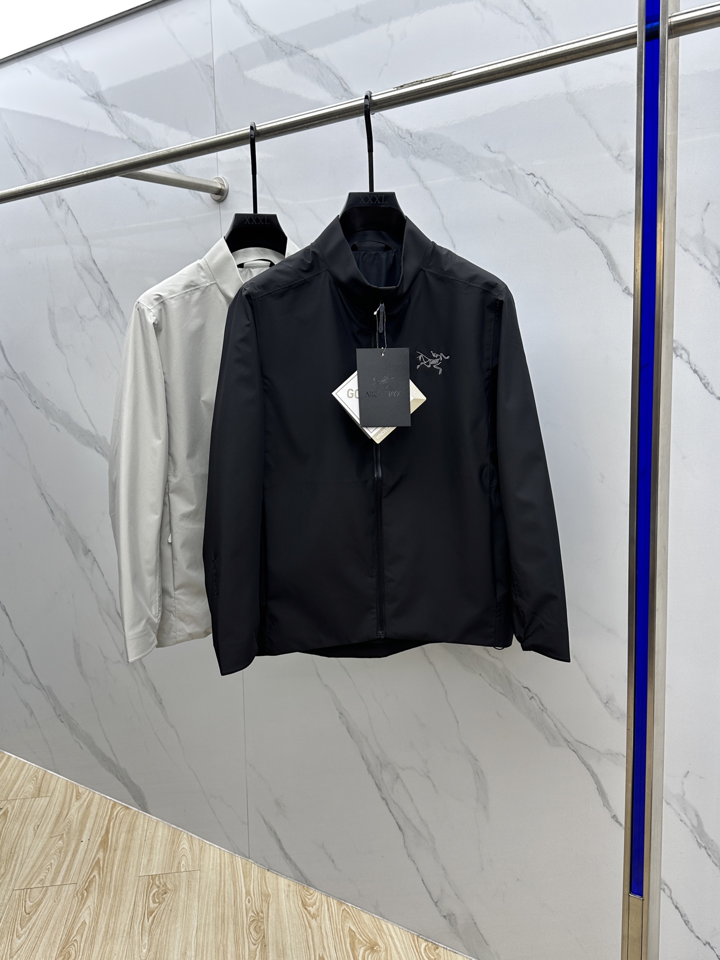 NO:521541,Arc`Teryx Archaeopteryx 2025 new solano jaet stand-up collar embroidery jacket Bellingda imported embroidery original hardware tag Top-grade fabric windproof and breathable suitable for spring, summer and autumn Outdoor sports lightweight windproof jacket Outdoor daily considerations Really realize the clever combination of the two Lightweight and convenient, good stretchability and breathability Cuff GTX embroidery Chest embroidery Back collar embroidery all imported embroidery Bellingda imported machine embroidery for men and women SIZE:S-XXL,arc'teryx,jackets & coats,alexander wang19860909Arc`Teryx 始祖鸟 2025新款 solano jaet立领刺绣夹克 百灵达进口刺绣 原厂五金 吊牌 顶级面料防风透气 适合春夏秋 户外运动轻量化防风夹克 户外日常兼顾 真正实现两者的巧妙结合 轻薄便捷 舒展性与透气性佳 袖口GTX刺绣 胸口刺绣 后领刺绣均百灵达进口机刺绣 男女同款hei SIZE:S-XXL,arc'teryx,jackets & coats,alexander wang,Men's clothing