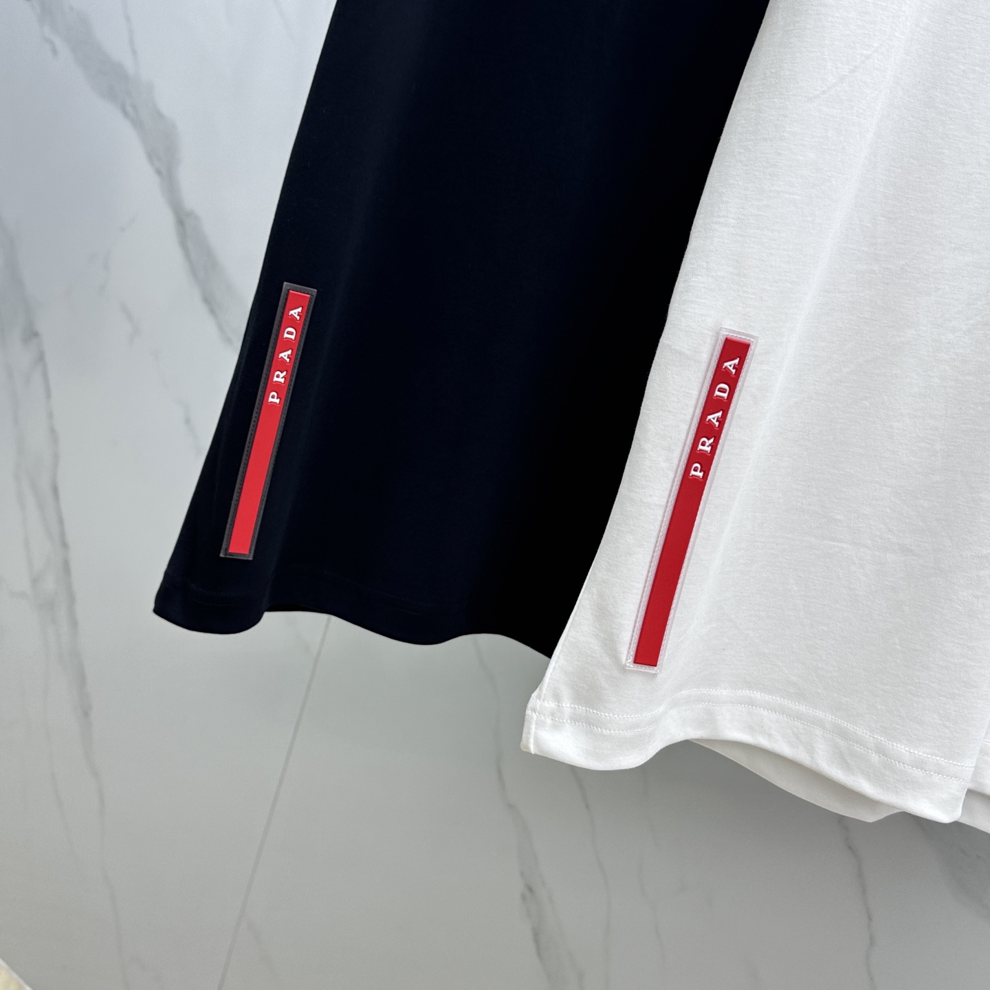  🆕Prad*普拉达 2025春夏新款首发专柜最新款短袖圆领T恤 高端订制 设计前卫时尚！品牌logo红