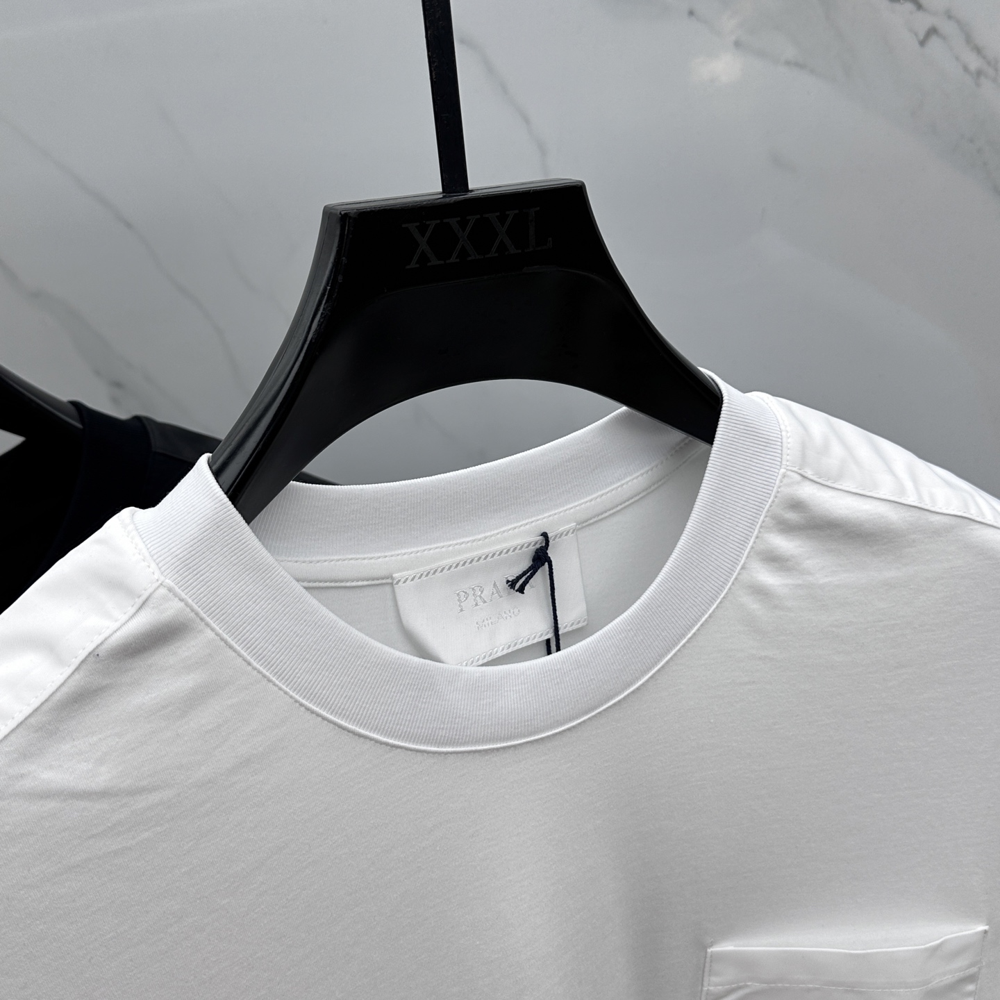  🆕Prad*普拉达 2025春夏新款首发专柜最新款短袖圆领T恤 高端订制 设计前卫时尚！品牌logo红