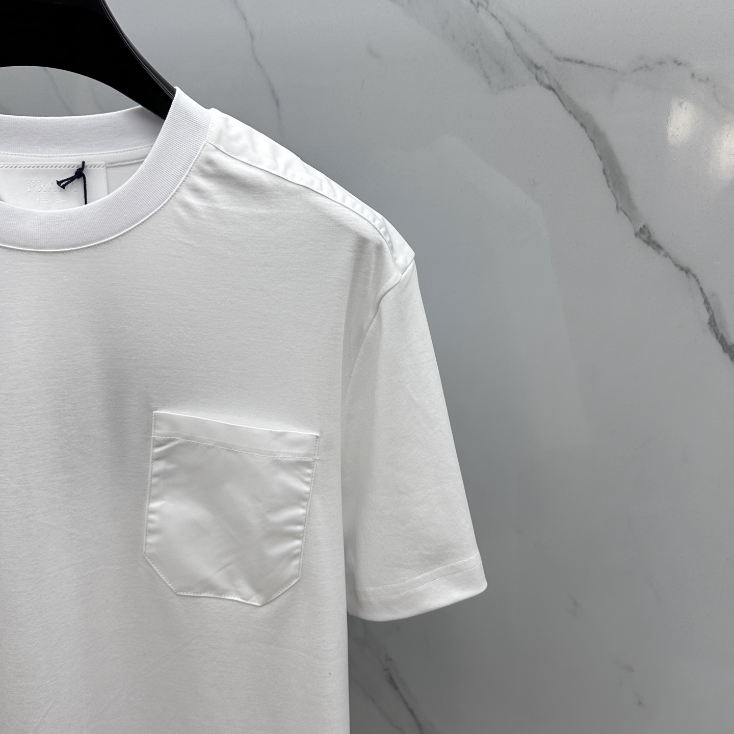  🆕Prad*普拉达 2025春夏新款首发专柜最新款短袖圆领T恤 高端订制 设计前卫时尚！品牌logo红