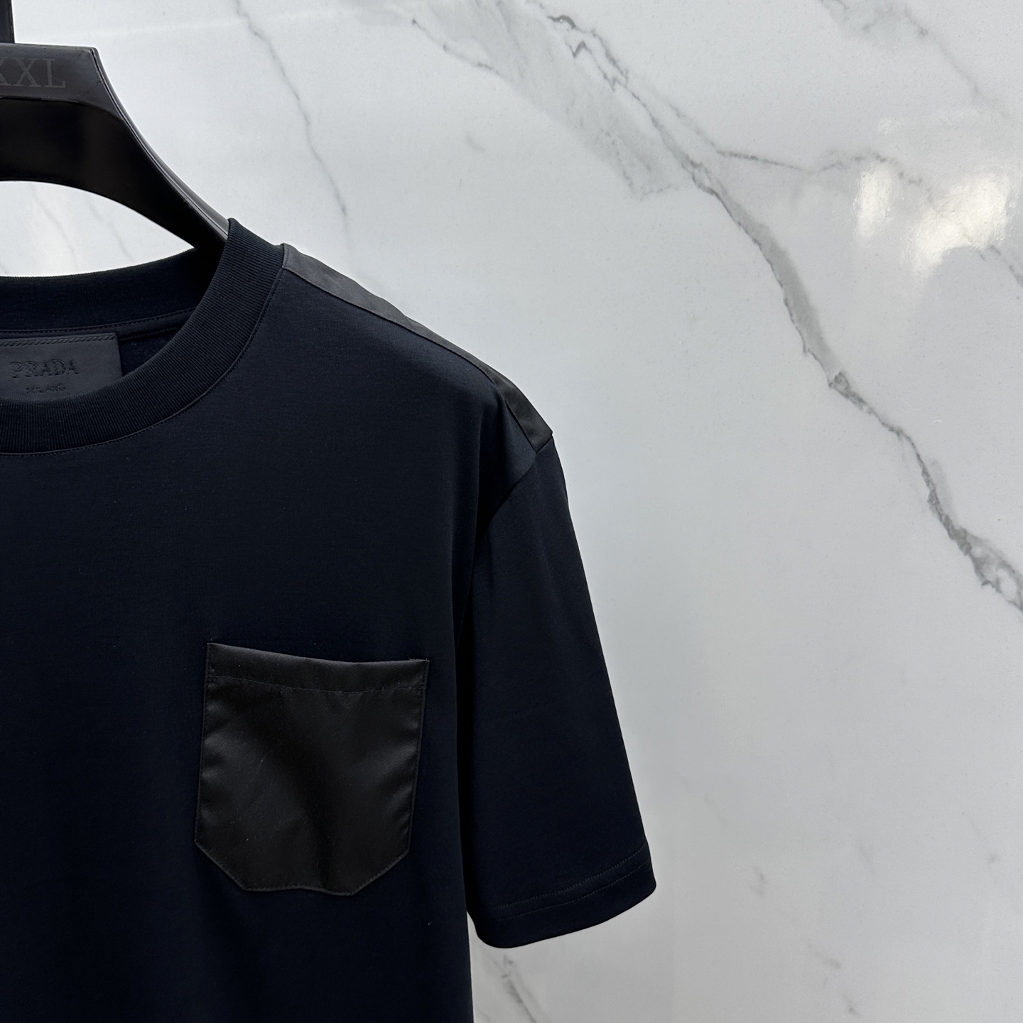  🆕Prad*普拉达 2025春夏新款首发专柜最新款短袖圆领T恤 高端订制 设计前卫时尚！品牌logo红