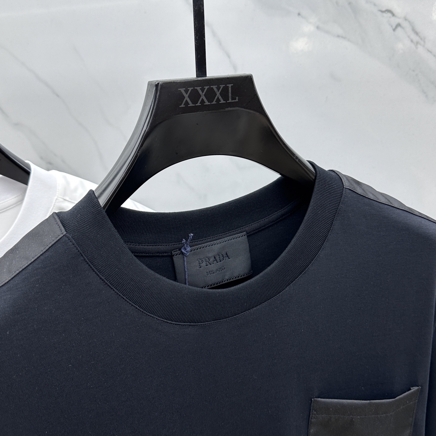  🆕Prad*普拉达 2025春夏新款首发专柜最新款短袖圆领T恤 高端订制 设计前卫时尚！品牌logo红