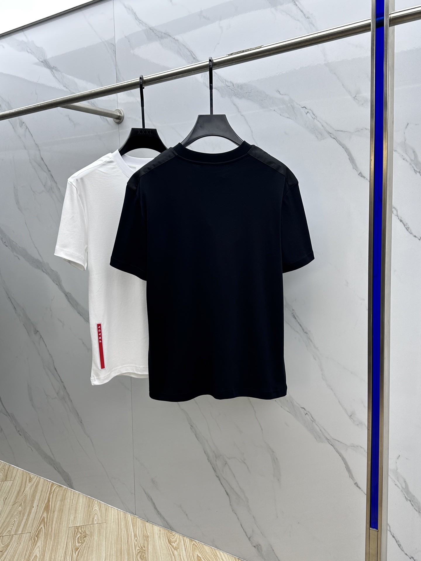  🆕Prad*普拉达 2025春夏新款首发专柜最新款短袖圆领T恤 高端订制 设计前卫时尚！品牌logo红