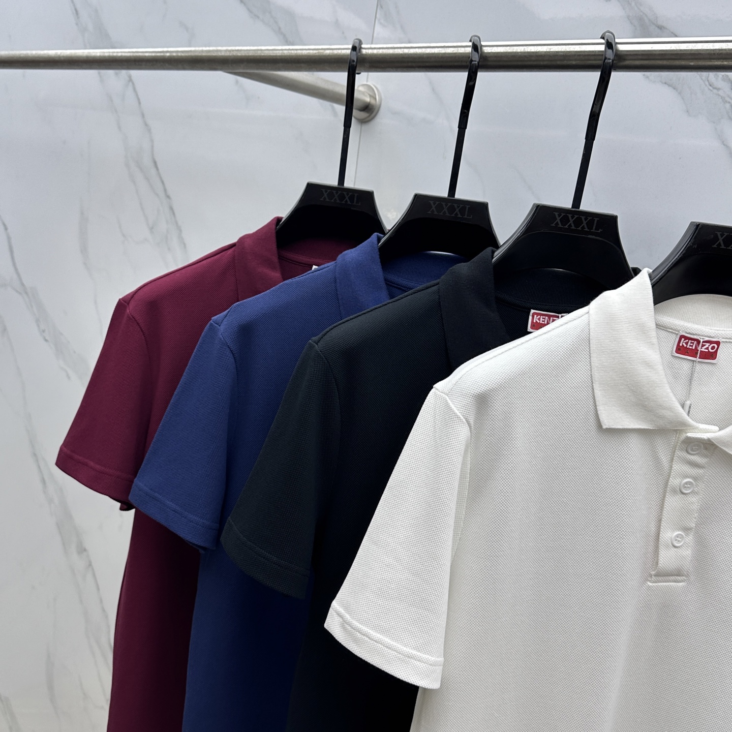  🆕Kenzo 2025春夏新款男士标识短袖Polo衫，延续经典商务休闲翻领POLO恤.该款Polo衫采