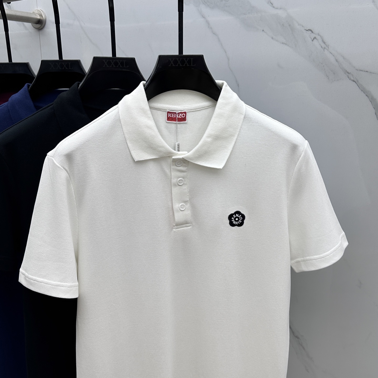  🆕Kenzo 2025春夏新款男士标识短袖Polo衫，延续经典商务休闲翻领POLO恤.该款Polo衫采