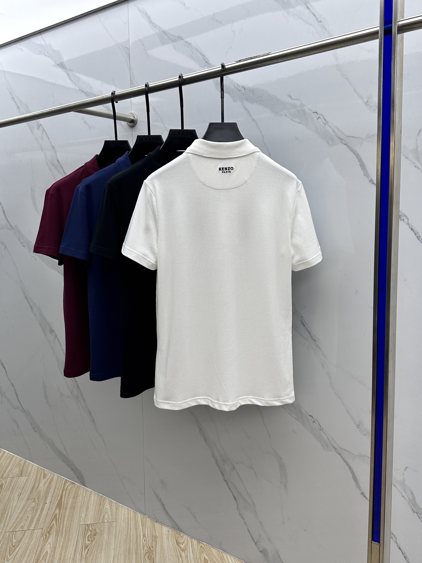  🆕Kenzo 2025春夏新款男士标识短袖Polo衫，延续经典商务休闲翻领POLO恤.该款Polo衫采