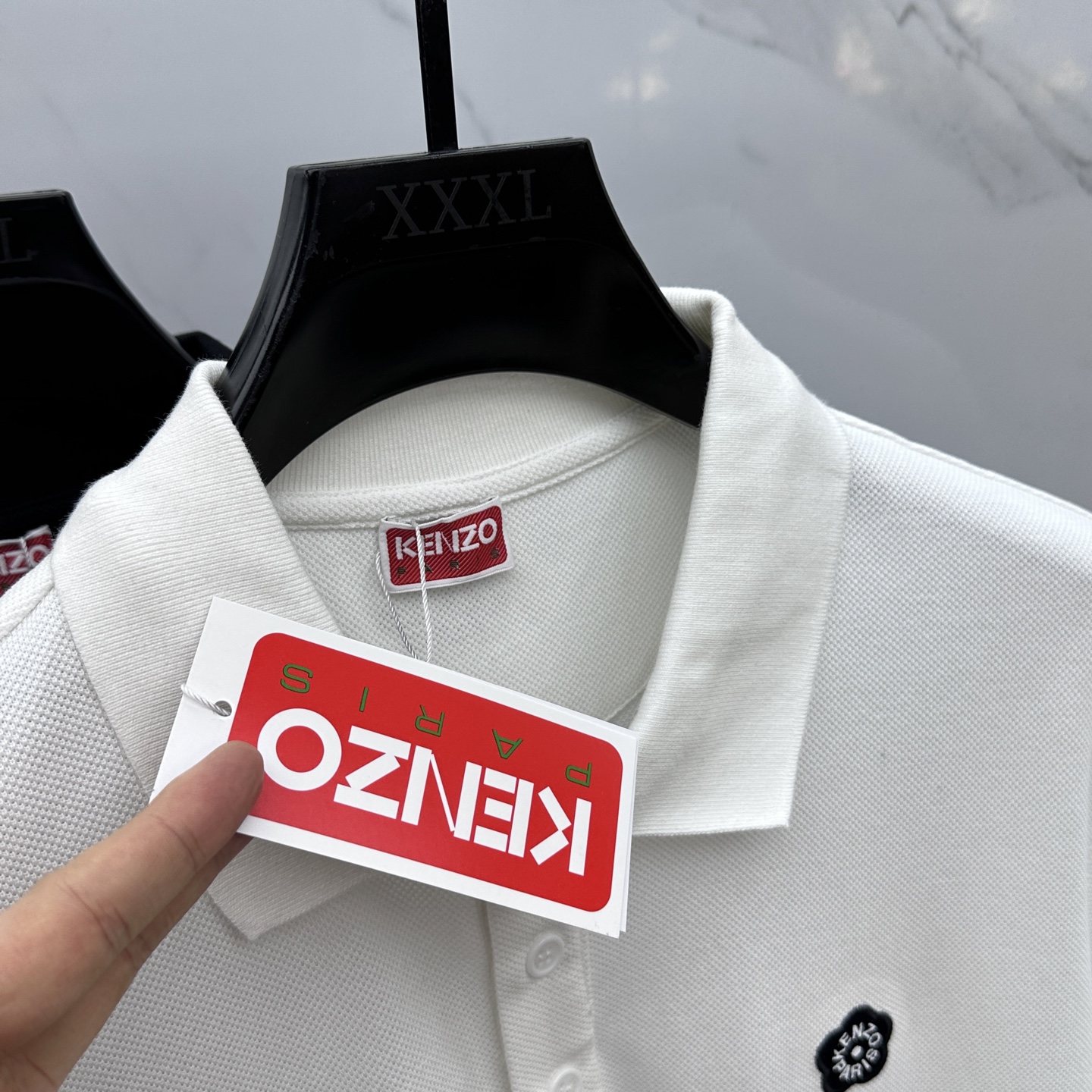  🆕Kenzo 2025春夏新款男士标识短袖Polo衫，延续经典商务休闲翻领POLO恤.该款Polo衫采