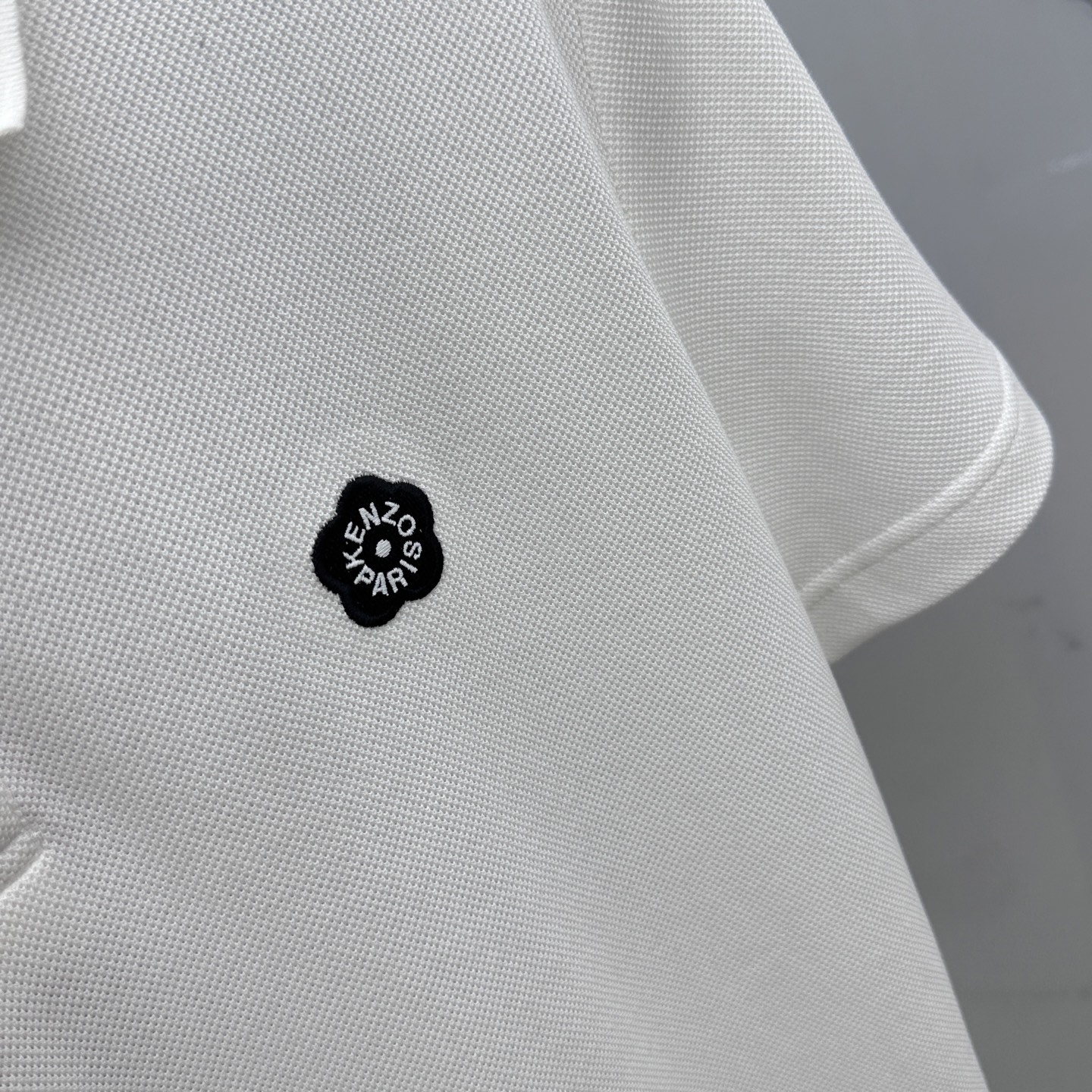  🆕Kenzo 2025春夏新款男士标识短袖Polo衫，延续经典商务休闲翻领POLO恤.该款Polo衫采