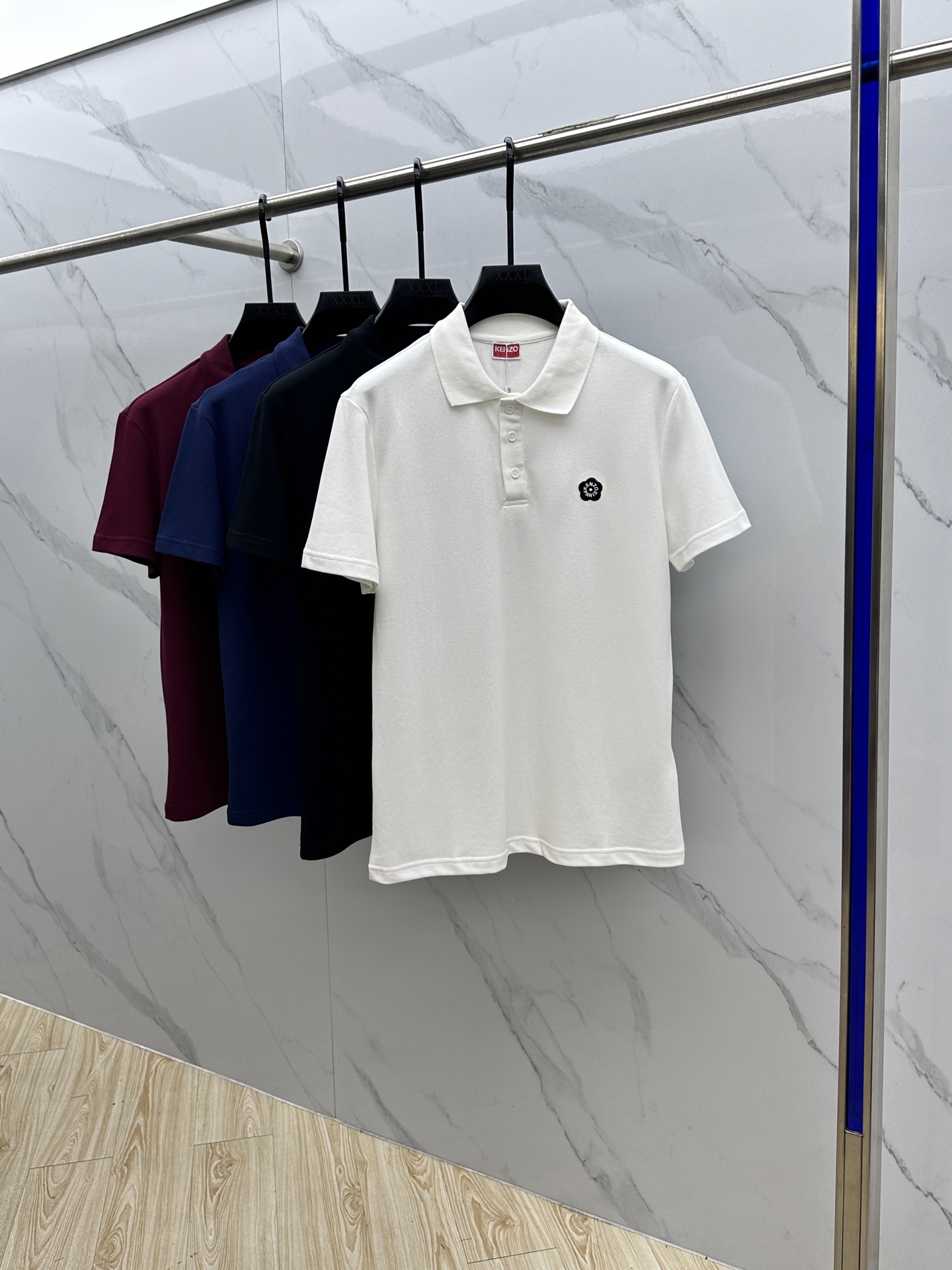  🆕Kenzo 2025春夏新款男士标识短袖Polo衫，延续经典商务休闲翻领POLO恤.该款Polo衫采