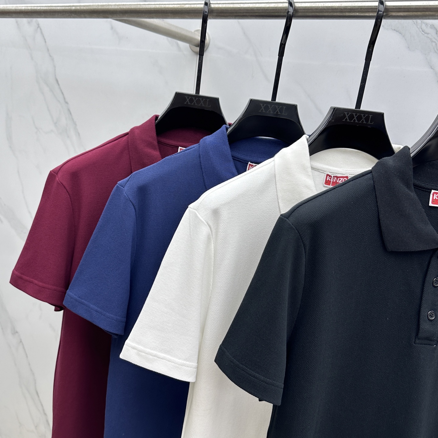  🆕Kenzo 2025春夏新款男士标识短袖Polo衫，延续经典商务休闲翻领POLO恤.该款Polo衫采