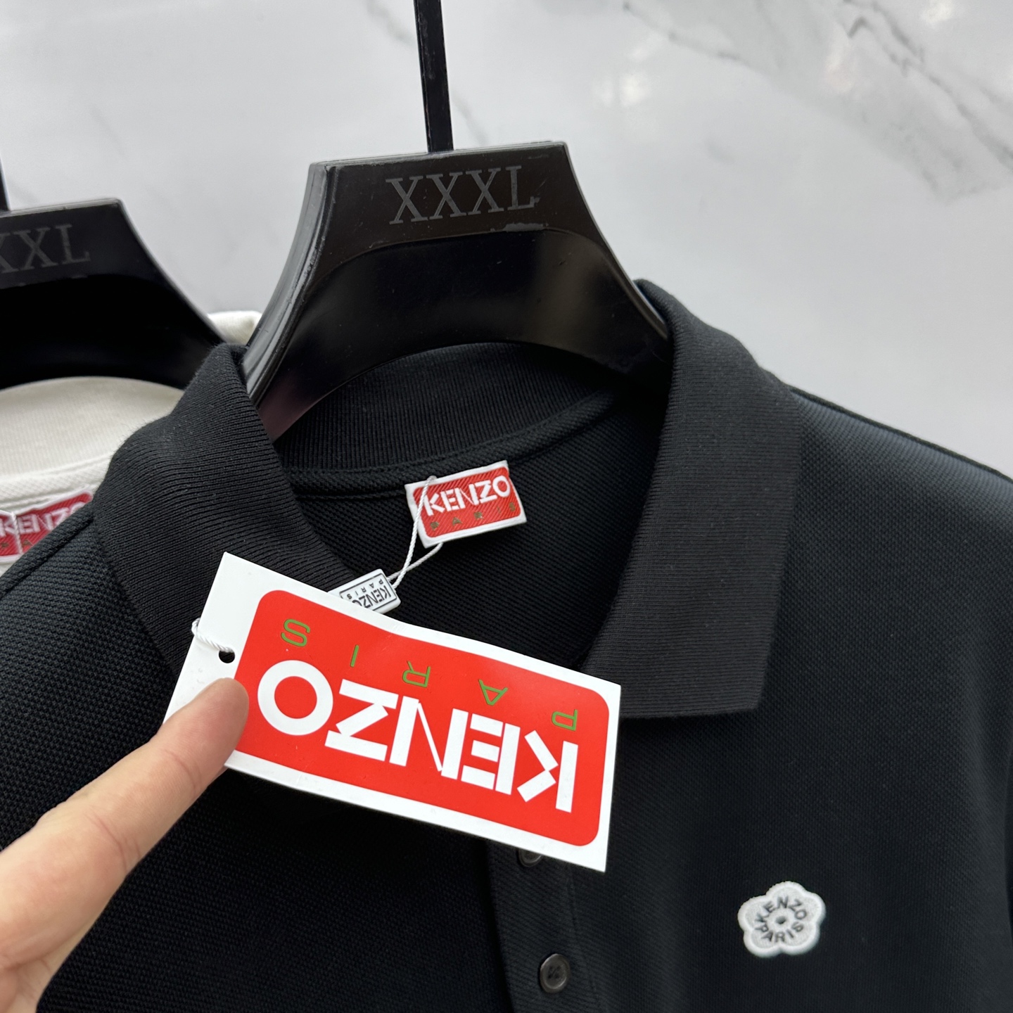  🆕Kenzo 2025春夏新款男士标识短袖Polo衫，延续经典商务休闲翻领POLO恤.该款Polo衫采