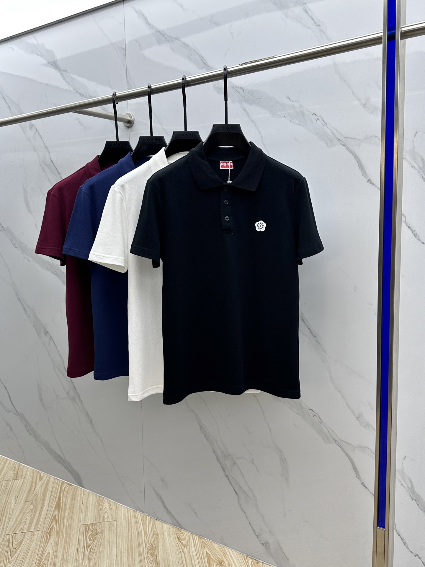  🆕Kenzo 2025春夏新款男士标识短袖Polo衫，延续经典商务休闲翻领POLO恤.该款Polo衫采