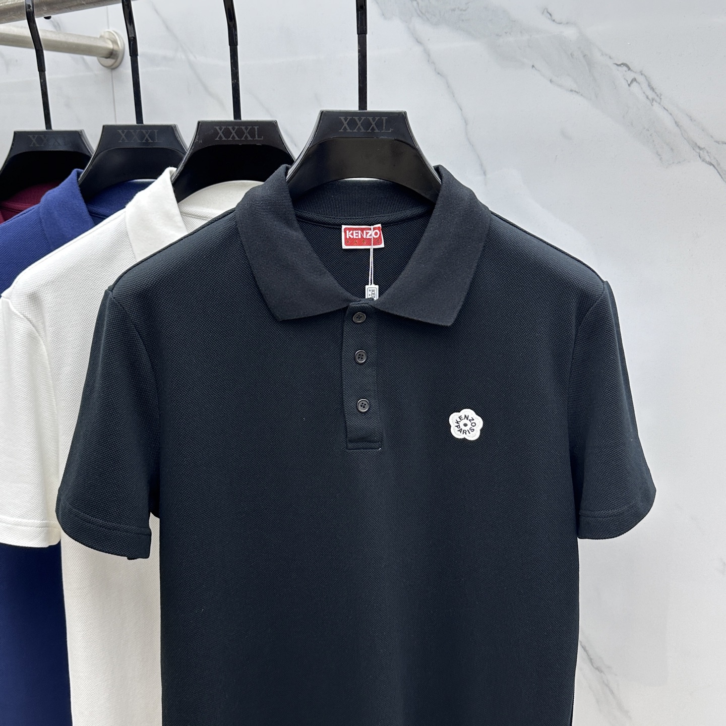  🆕Kenzo 2025春夏新款男士标识短袖Polo衫，延续经典商务休闲翻领POLO恤.该款Polo衫采