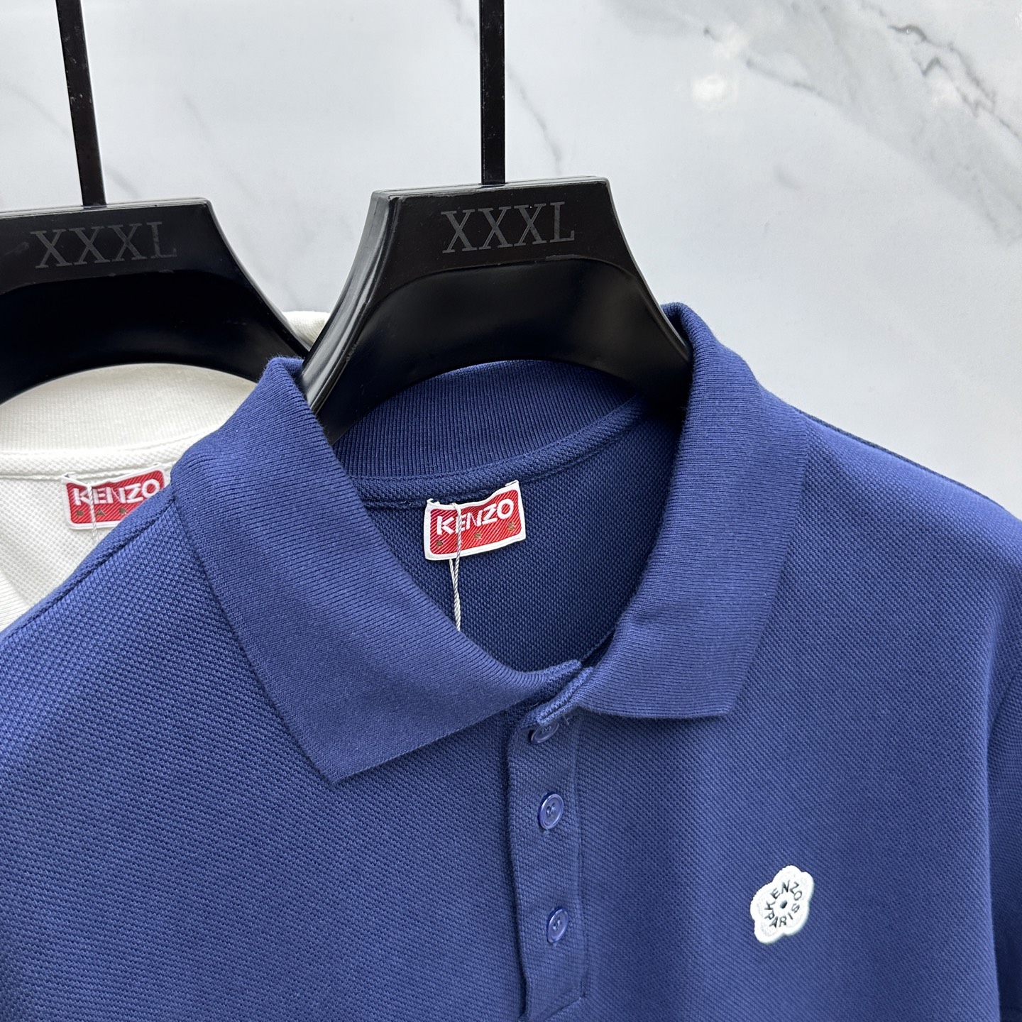  🆕Kenzo 2025春夏新款男士标识短袖Polo衫，延续经典商务休闲翻领POLO恤.该款Polo衫采